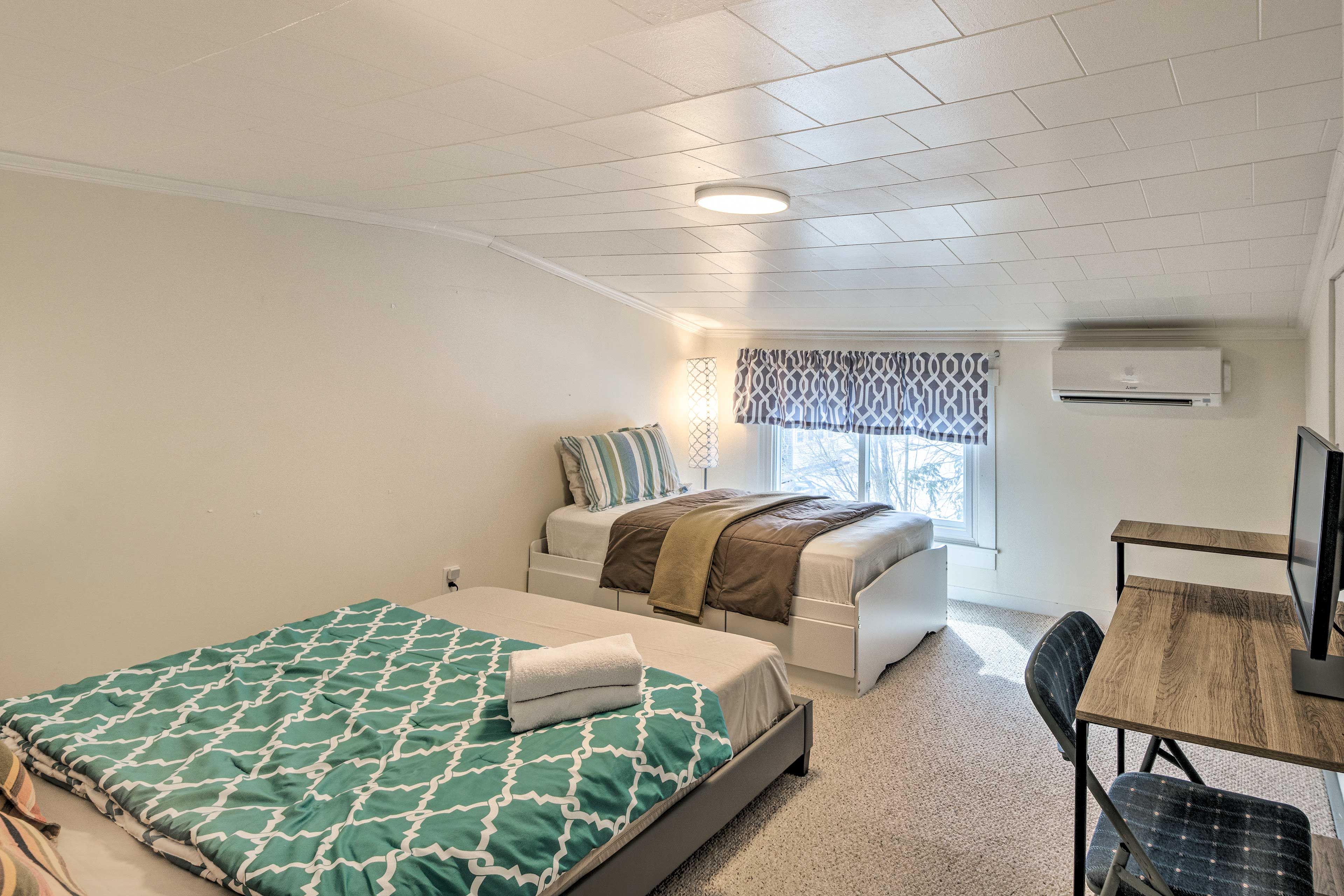 Bedroom 2 | Queen Bed | Twin Bed