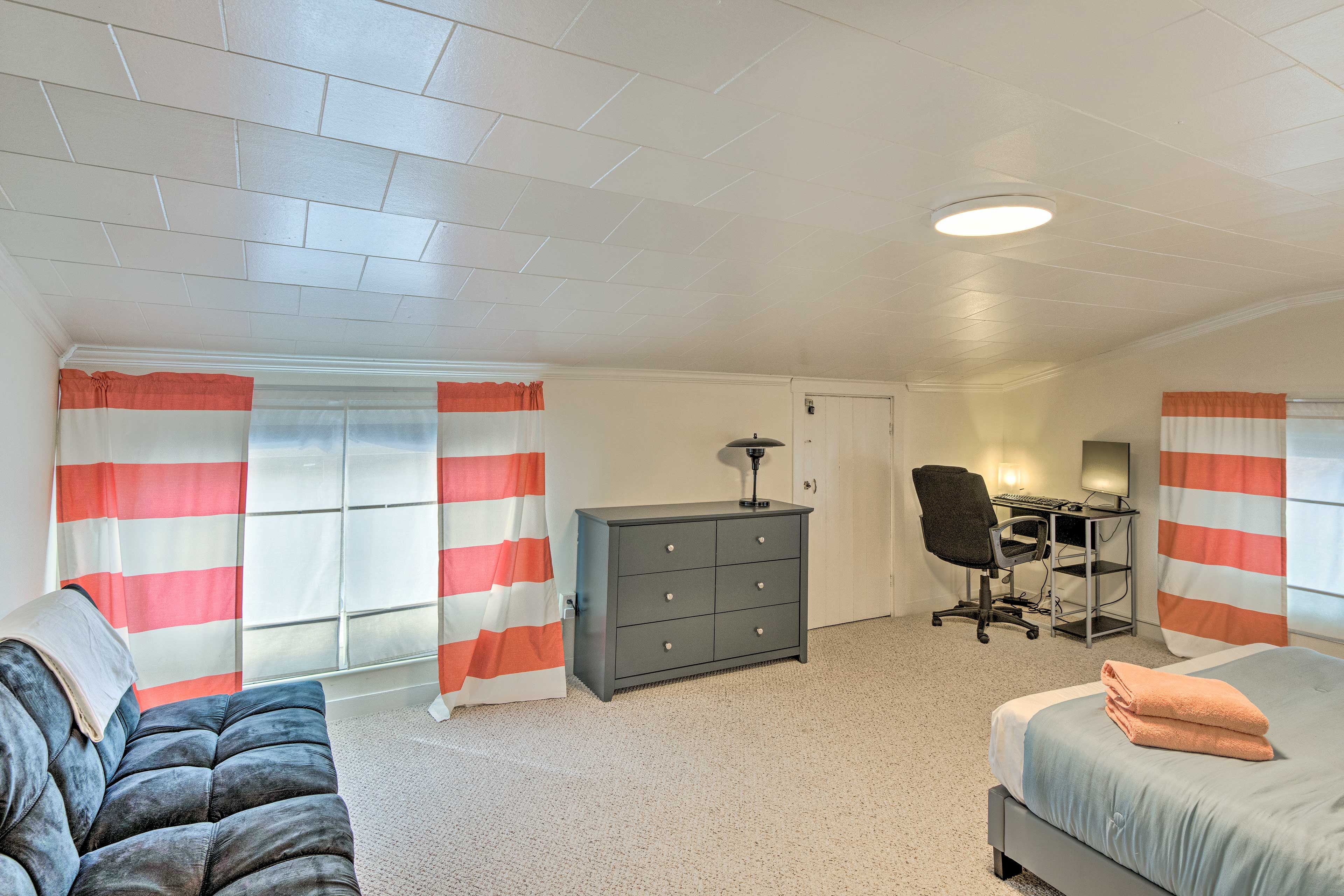 Bedroom 1 | Queen Bed | Futon