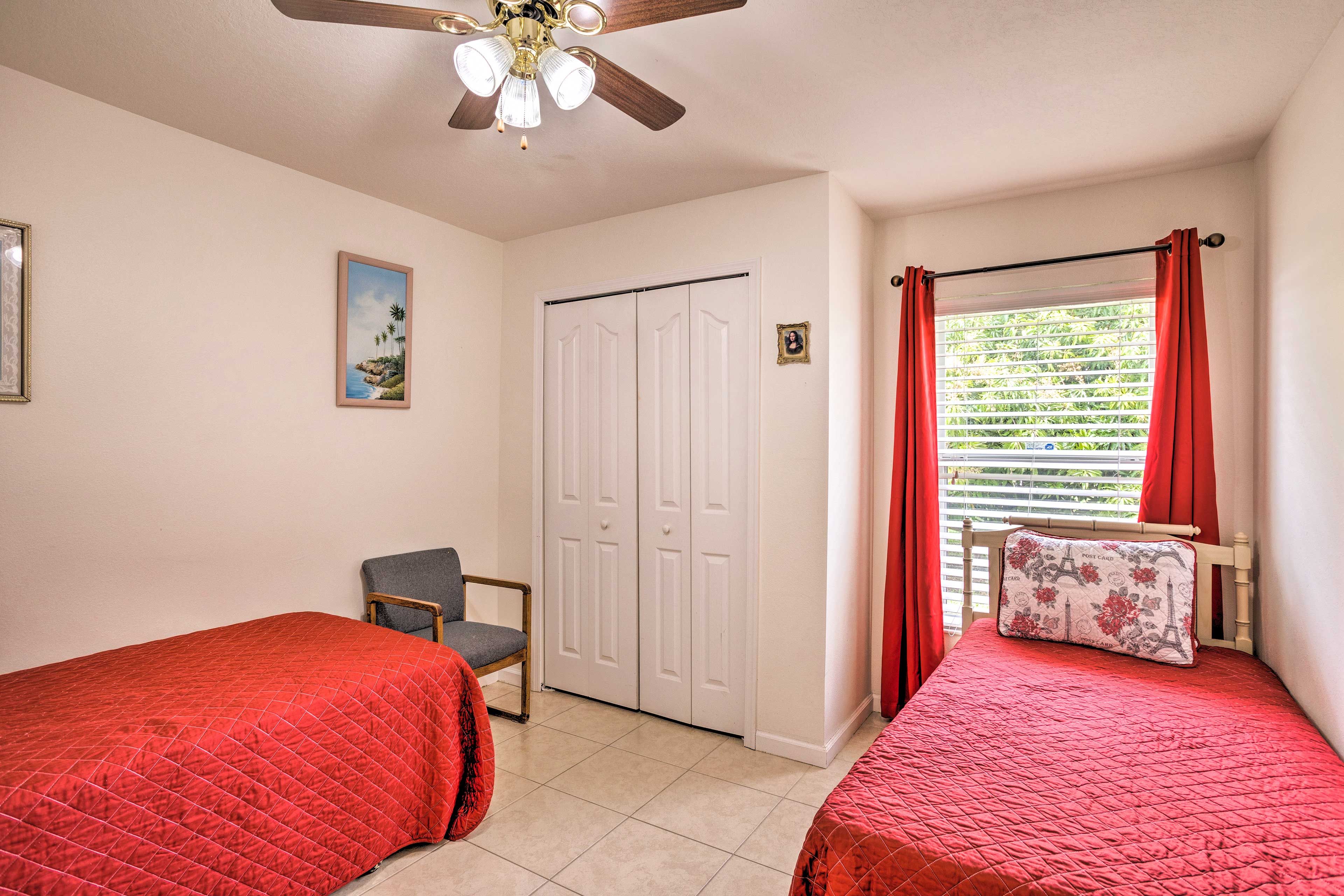 Bedroom 2 | 2 Twin Beds