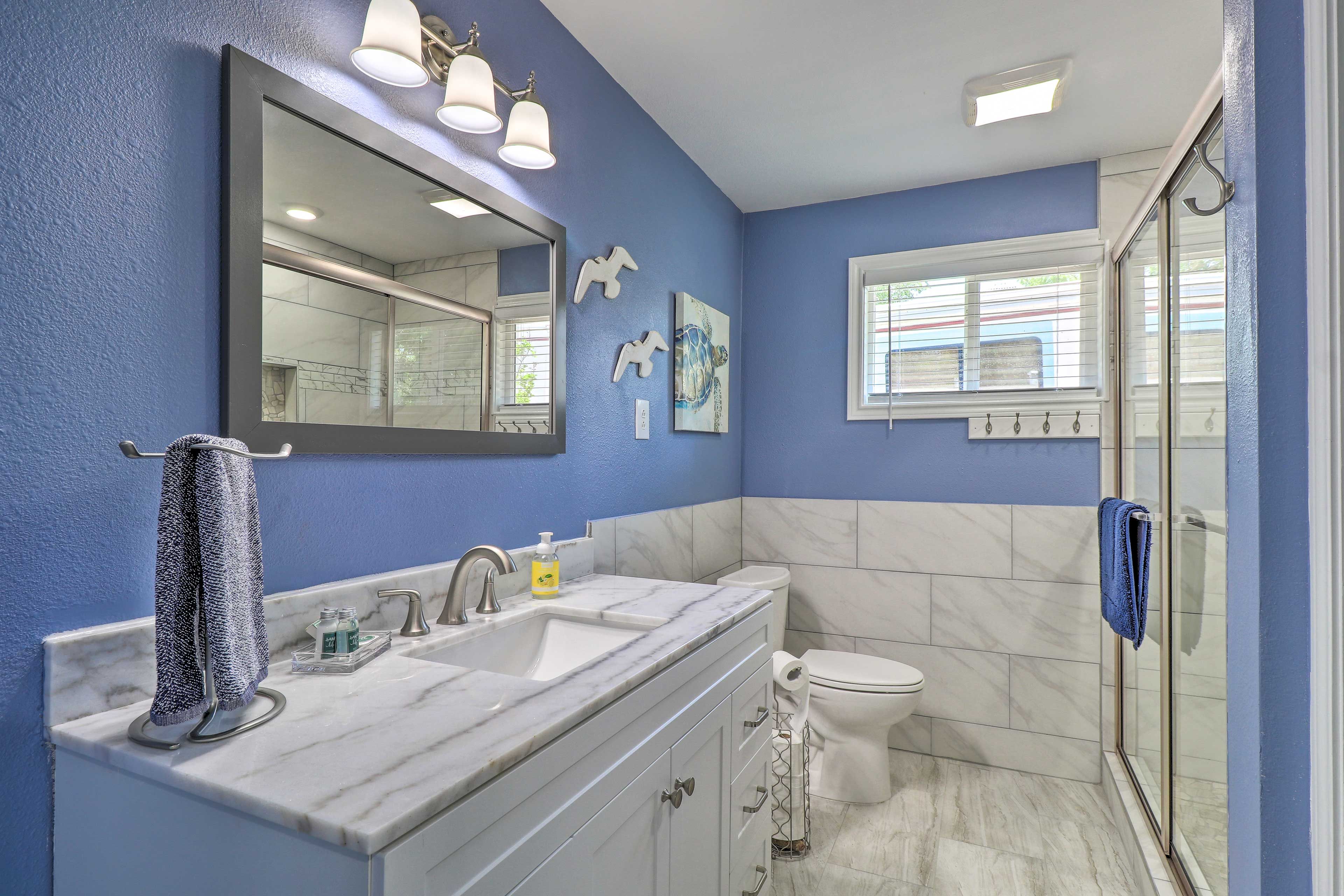 Full Bathroom | Towels Provided