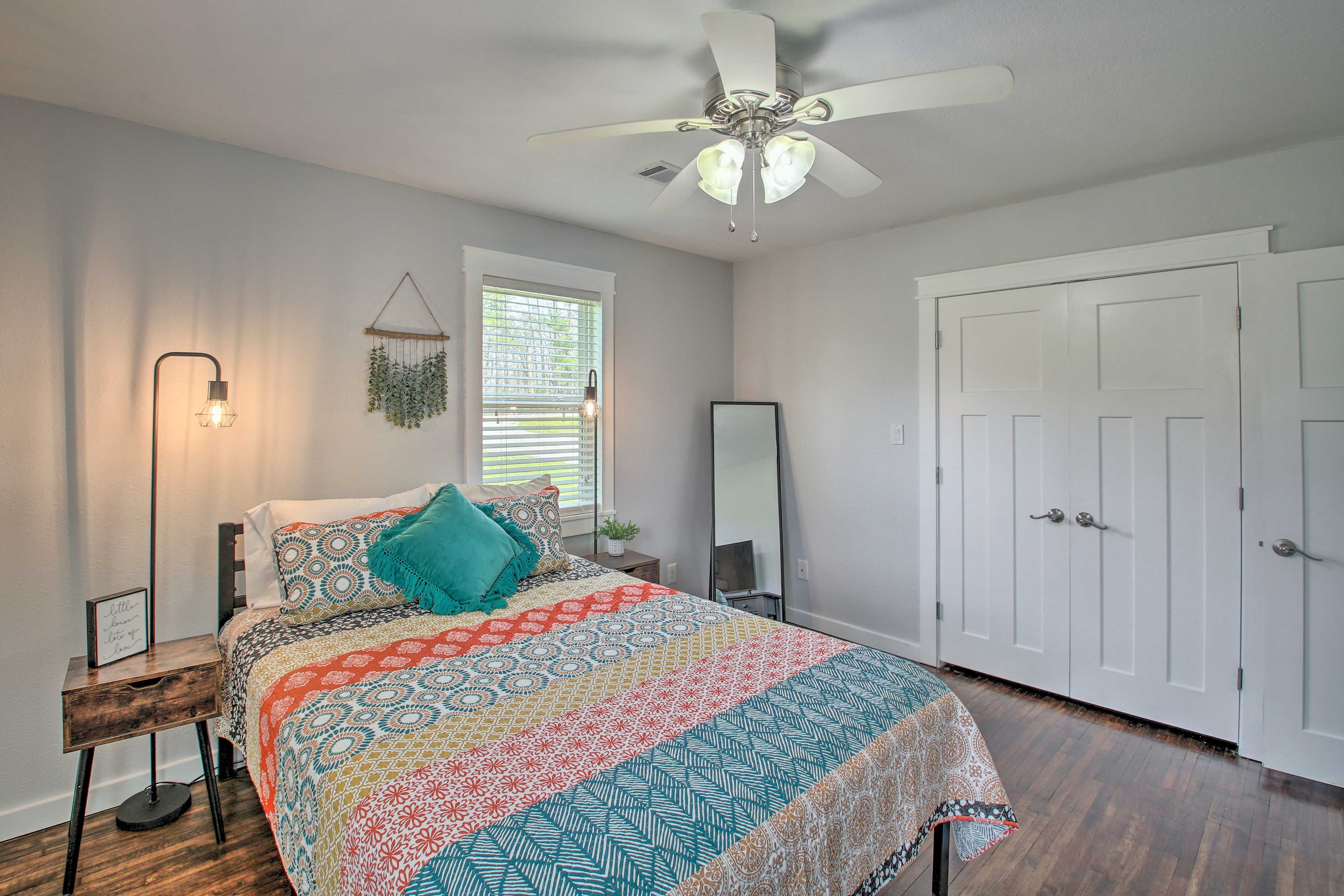 Bedroom 1 | Hangers