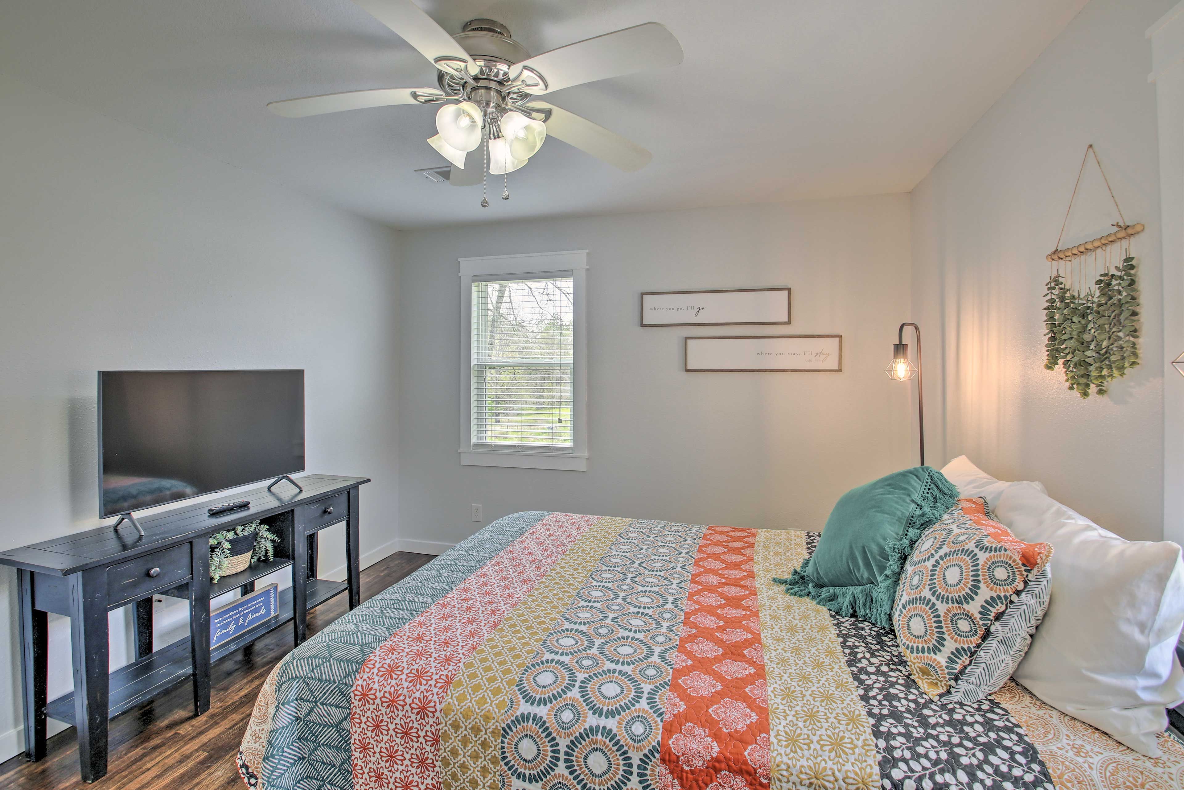 Bedroom 1 | Cable TV