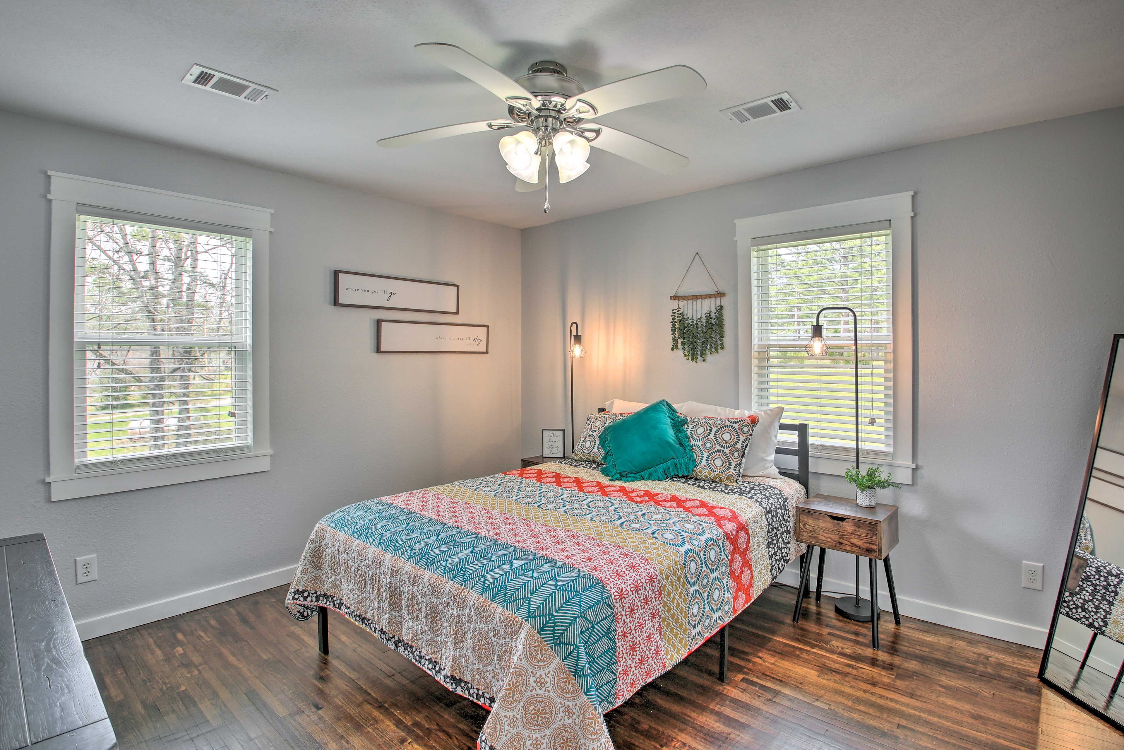 Bedroom 1 | Queen Bed