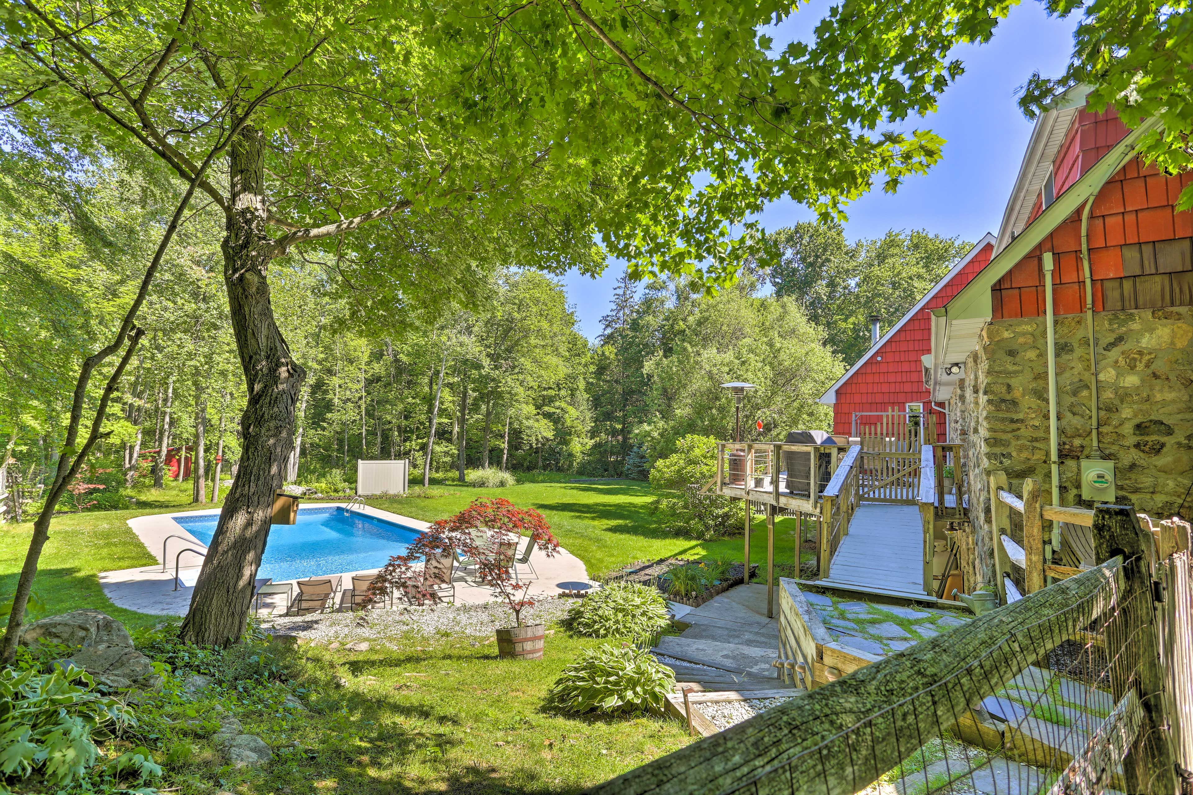 Private Backyard | Gas Grill | Patio Heater | Optional Private Chef Available