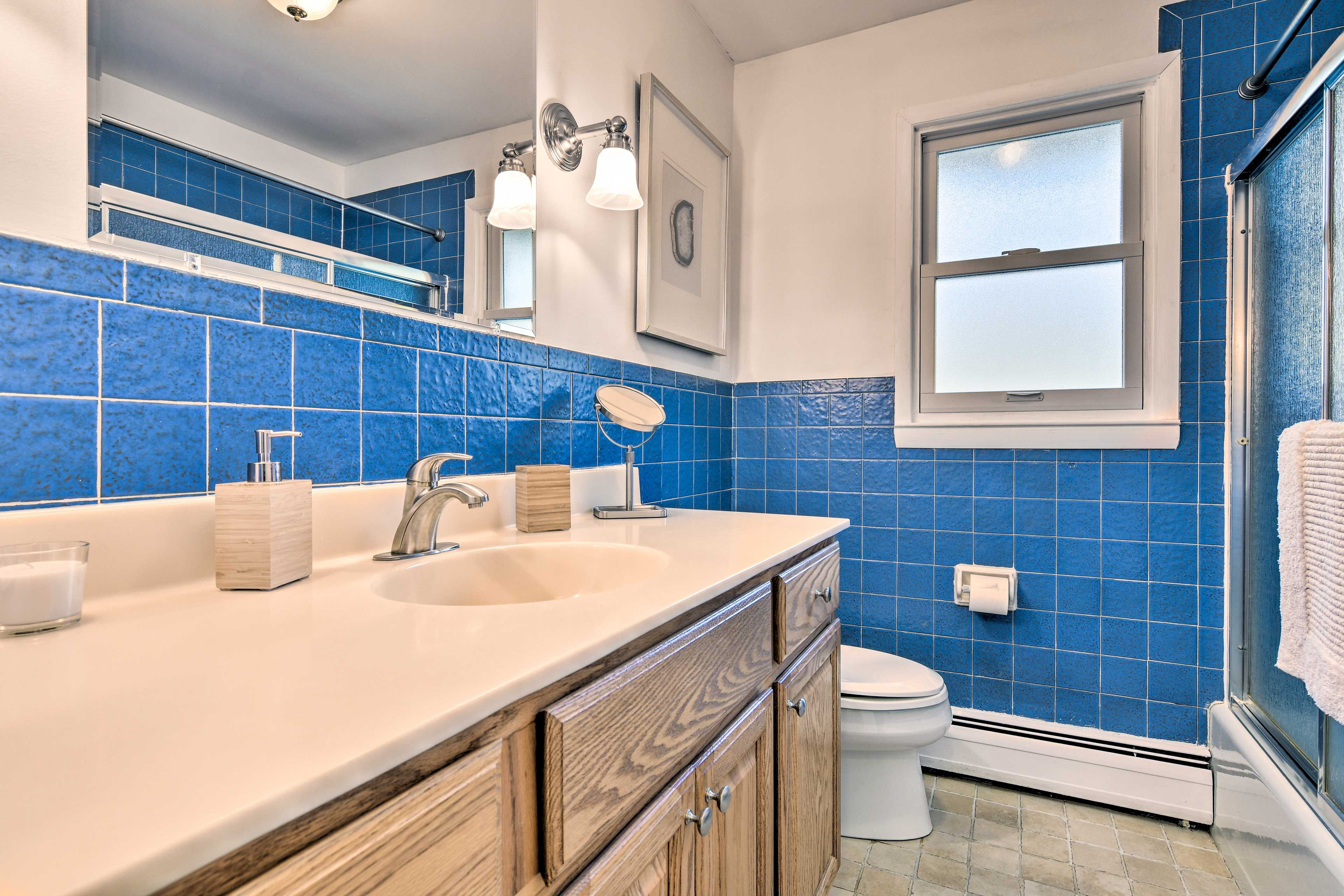 Full Bathroom | Hair Dryers | Towels Provided