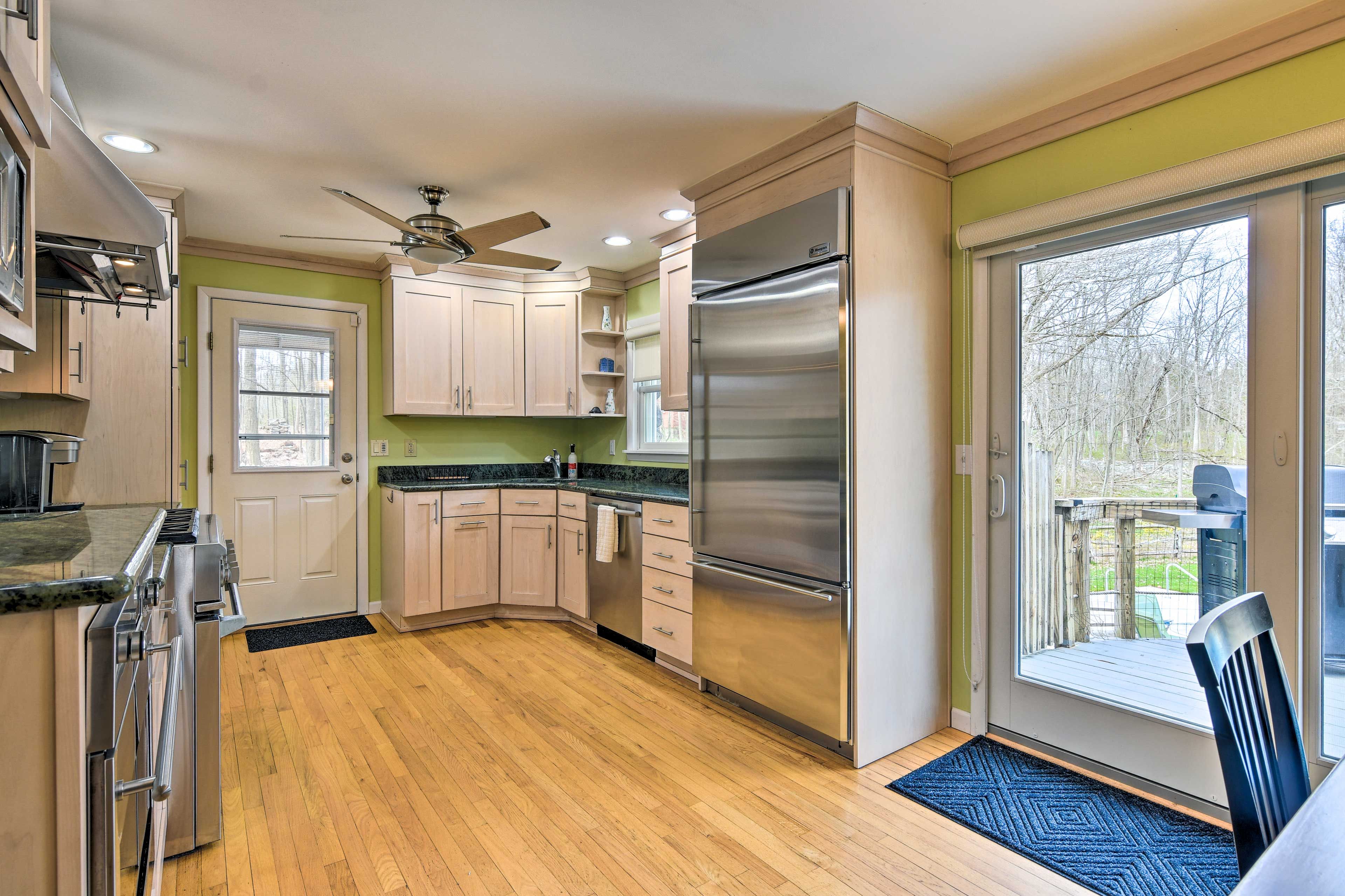 Kitchen | Microwave | Keurig Coffee Maker | Ice Maker