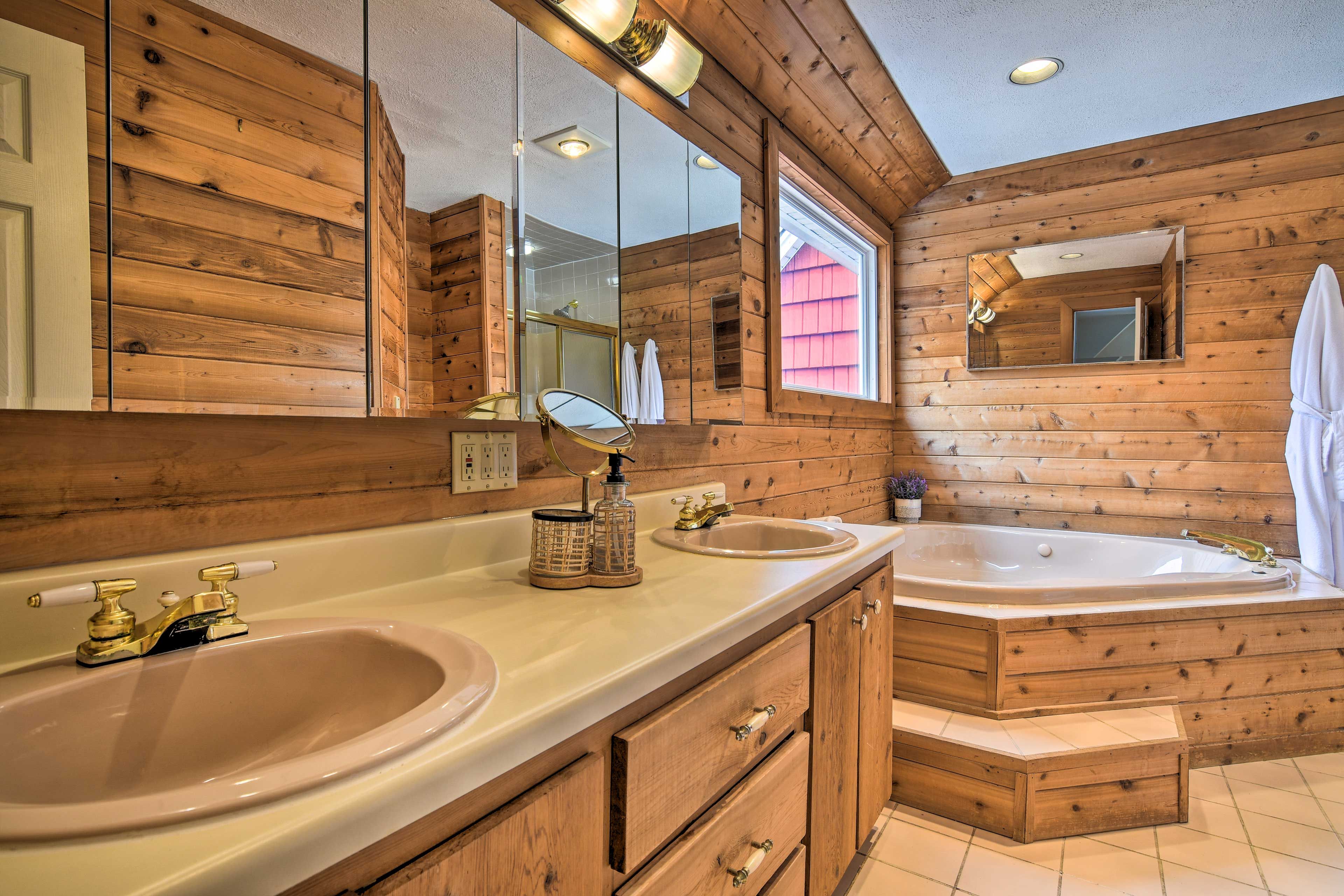 En-Suite Bathroom | Jetted Tub