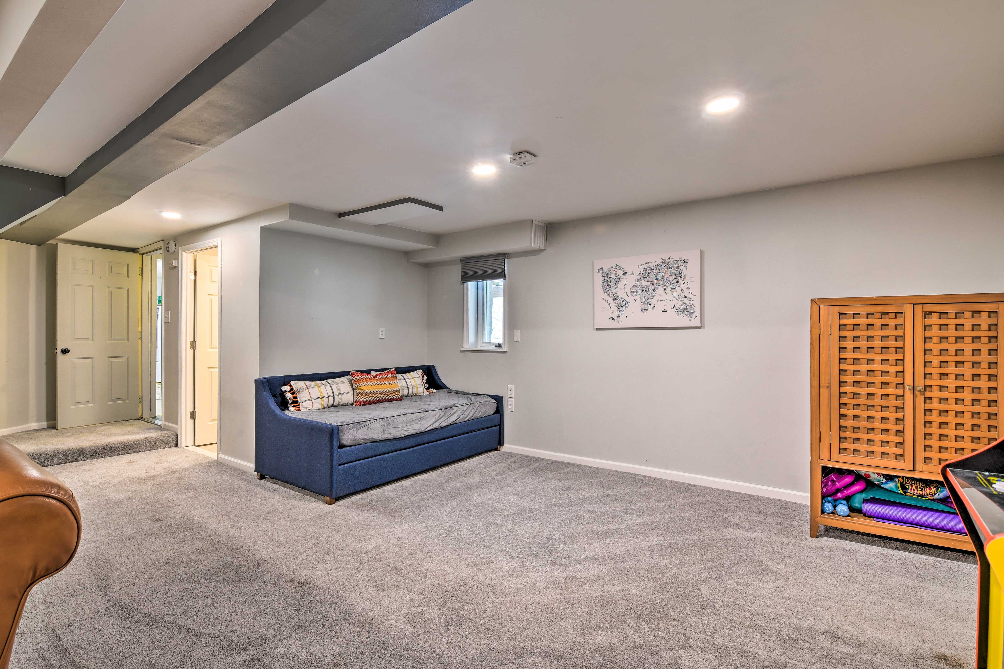 Basement | Twin Bed w/ Twin Trundle