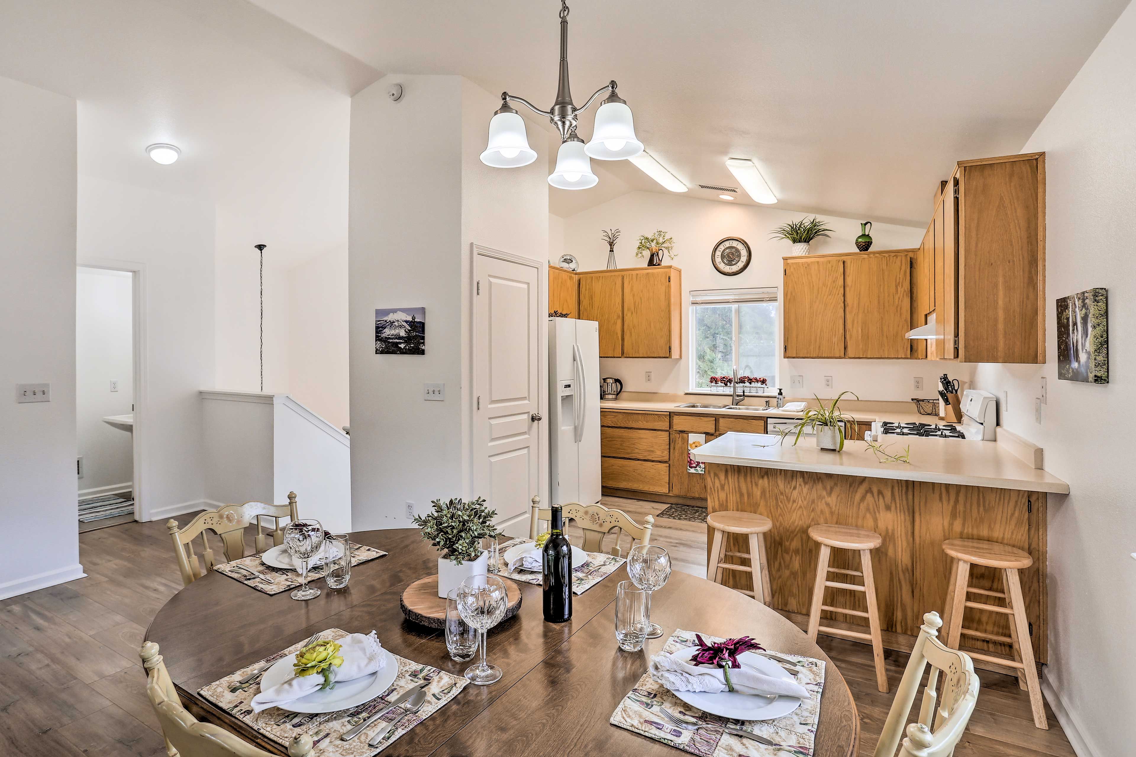 Mount Shasta Vacation Rental | 3BR | 2.5BA | 1,600 Sq Ft | Steps Required