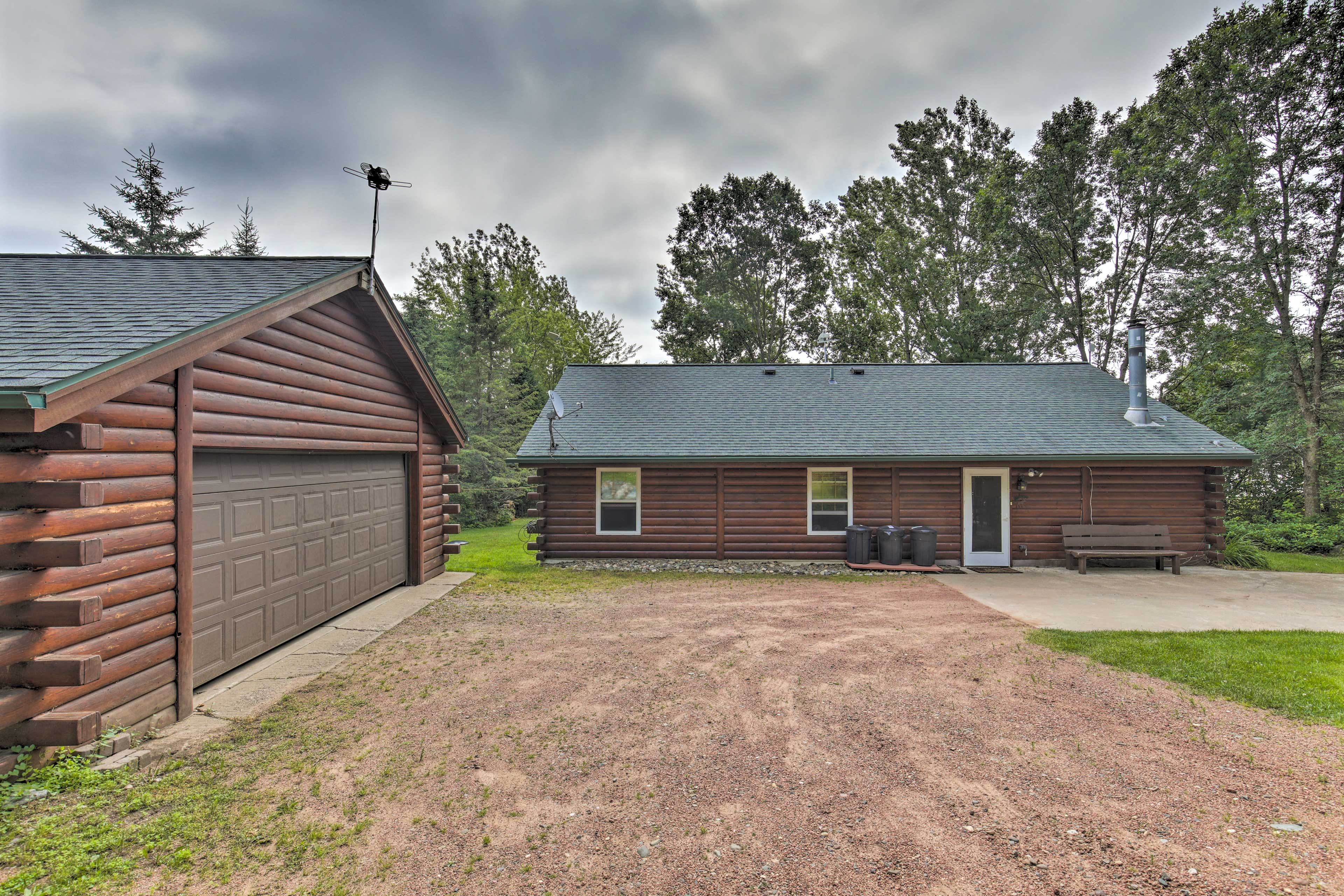 Parking | Driveway (2 Vehicles | Garage (1 Vehicle)
