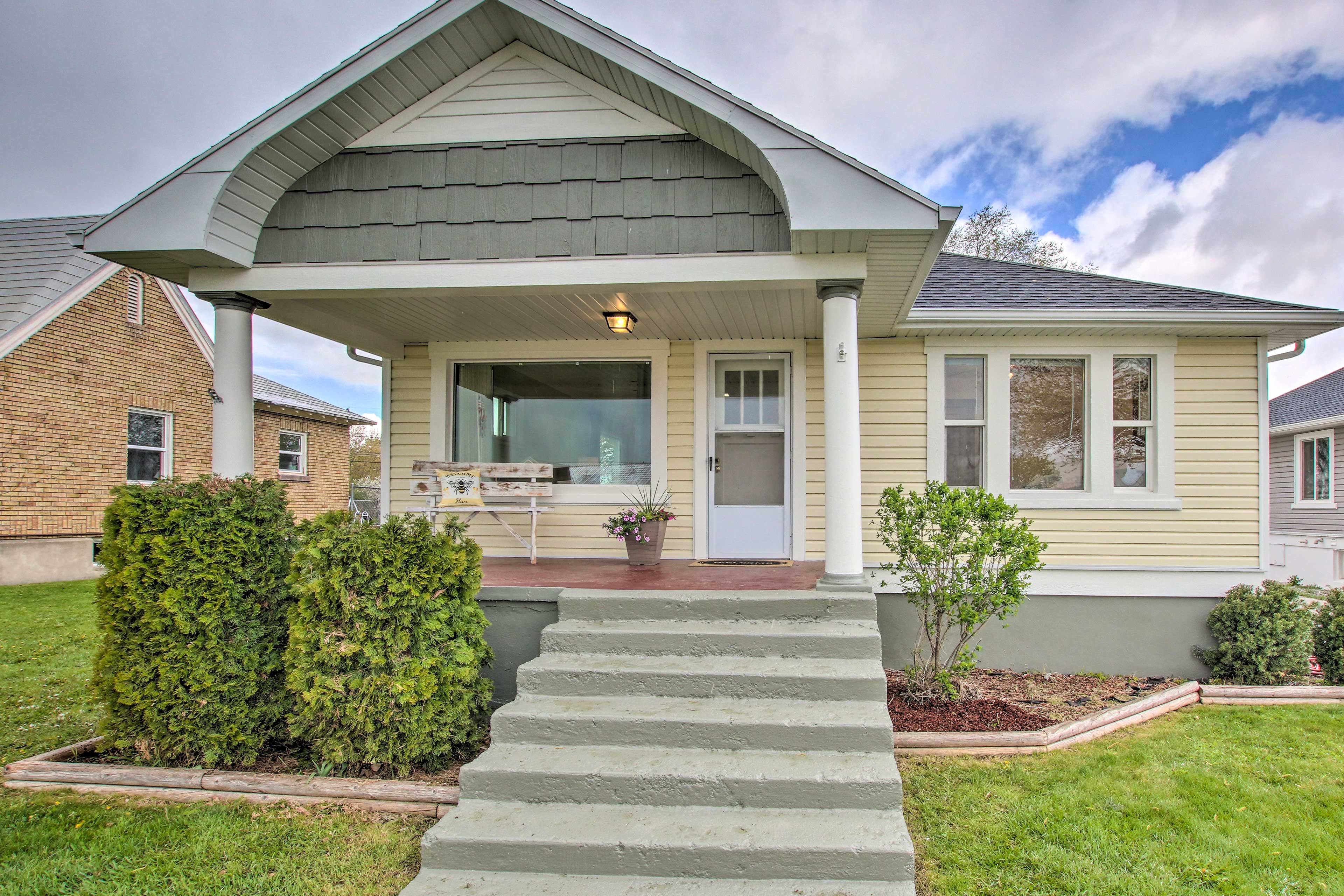 House Exterior | Covered Porch