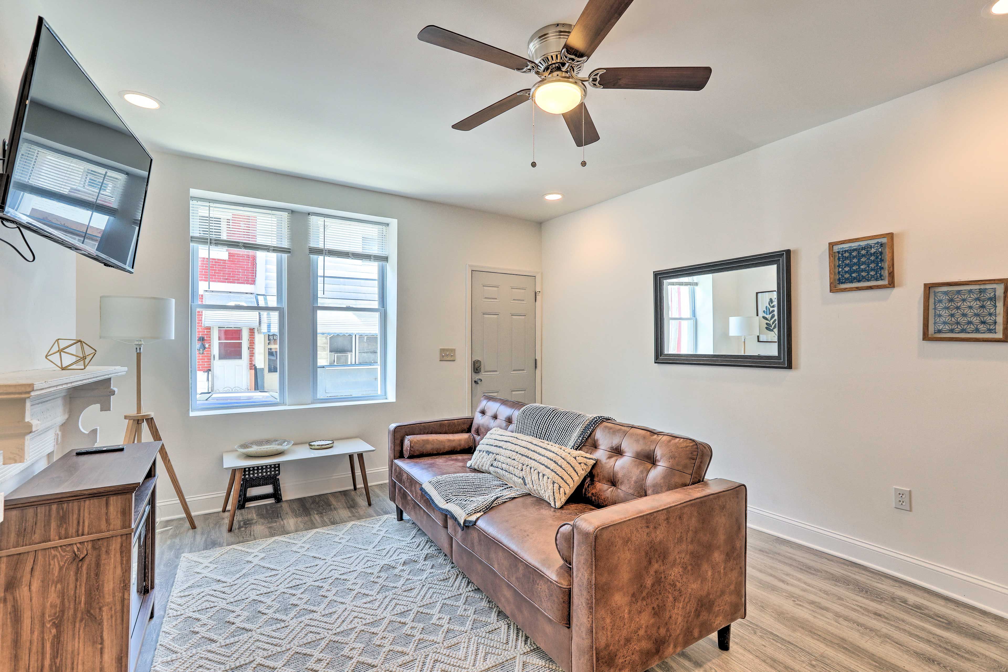 Living Room | Smart TV | Central A/C & Heat