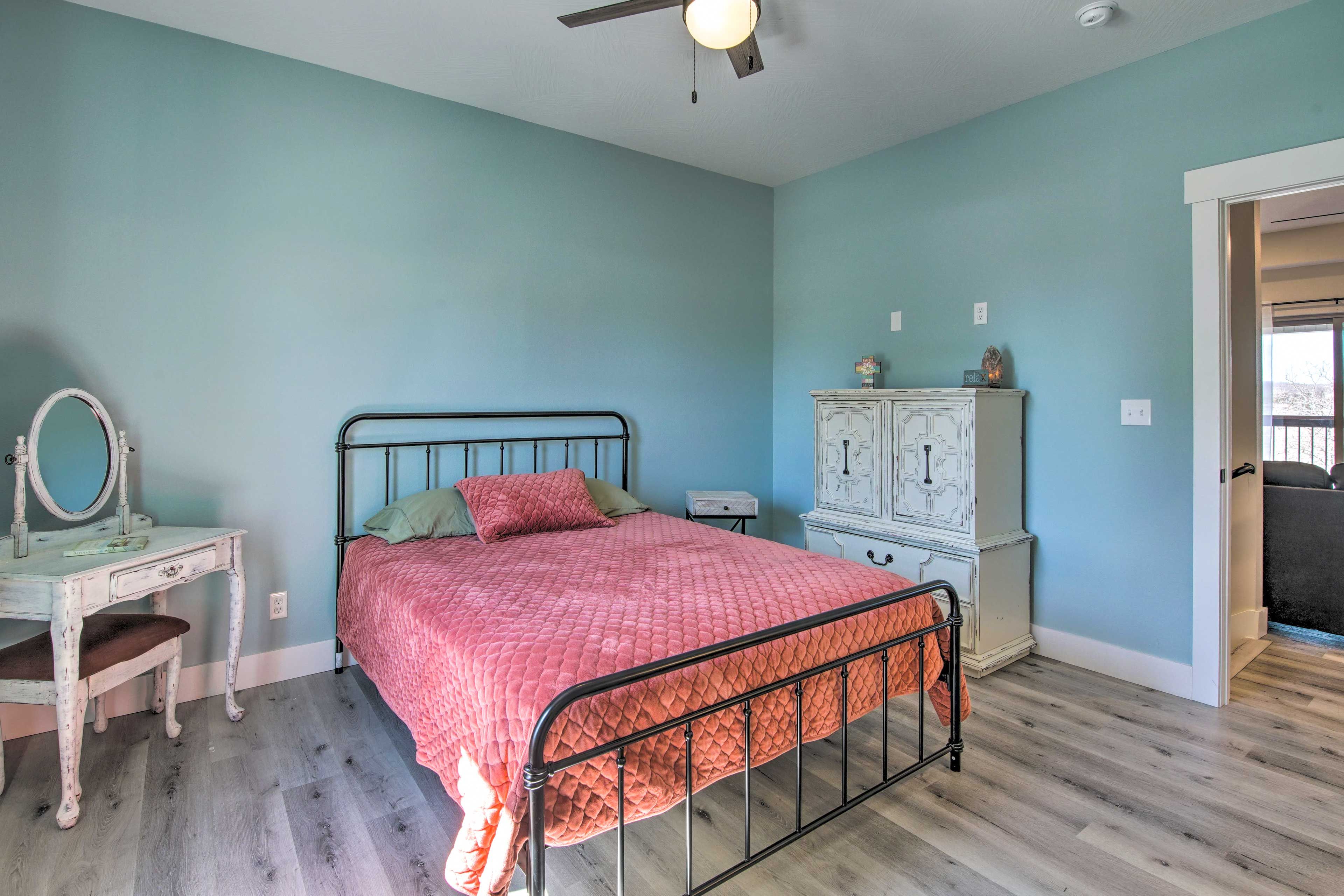 Bedroom 2 | Queen Bed