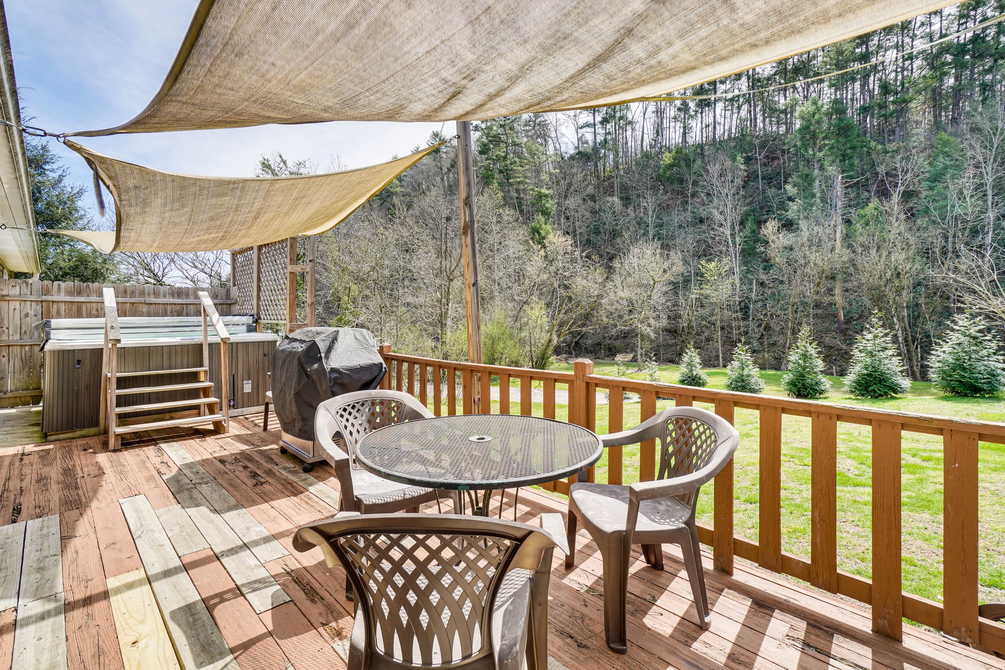 Sevierville Vacation Rental | 3BR | 1BA | 1,600 Sq Ft | 2 Steps to Enter