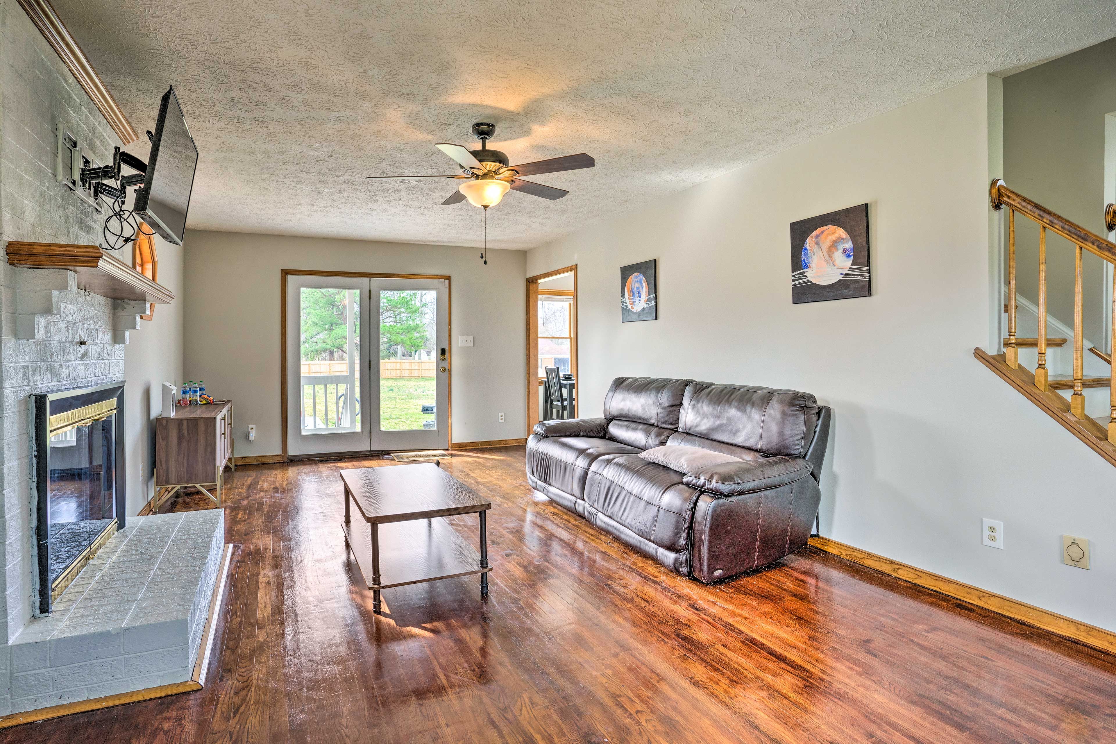 Living Room | Fireplace | Central A/C
