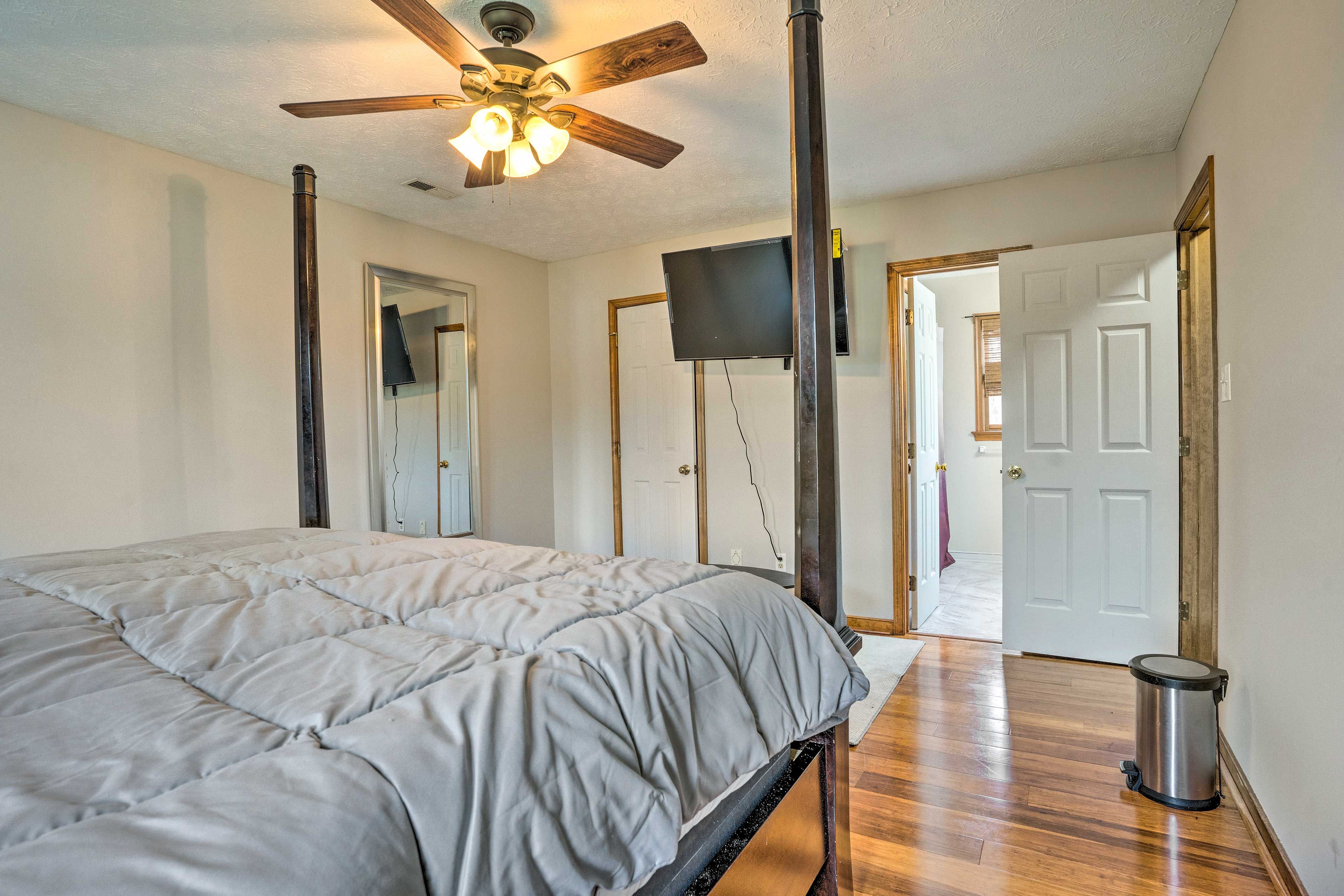 Bedroom 1 | Smart TV