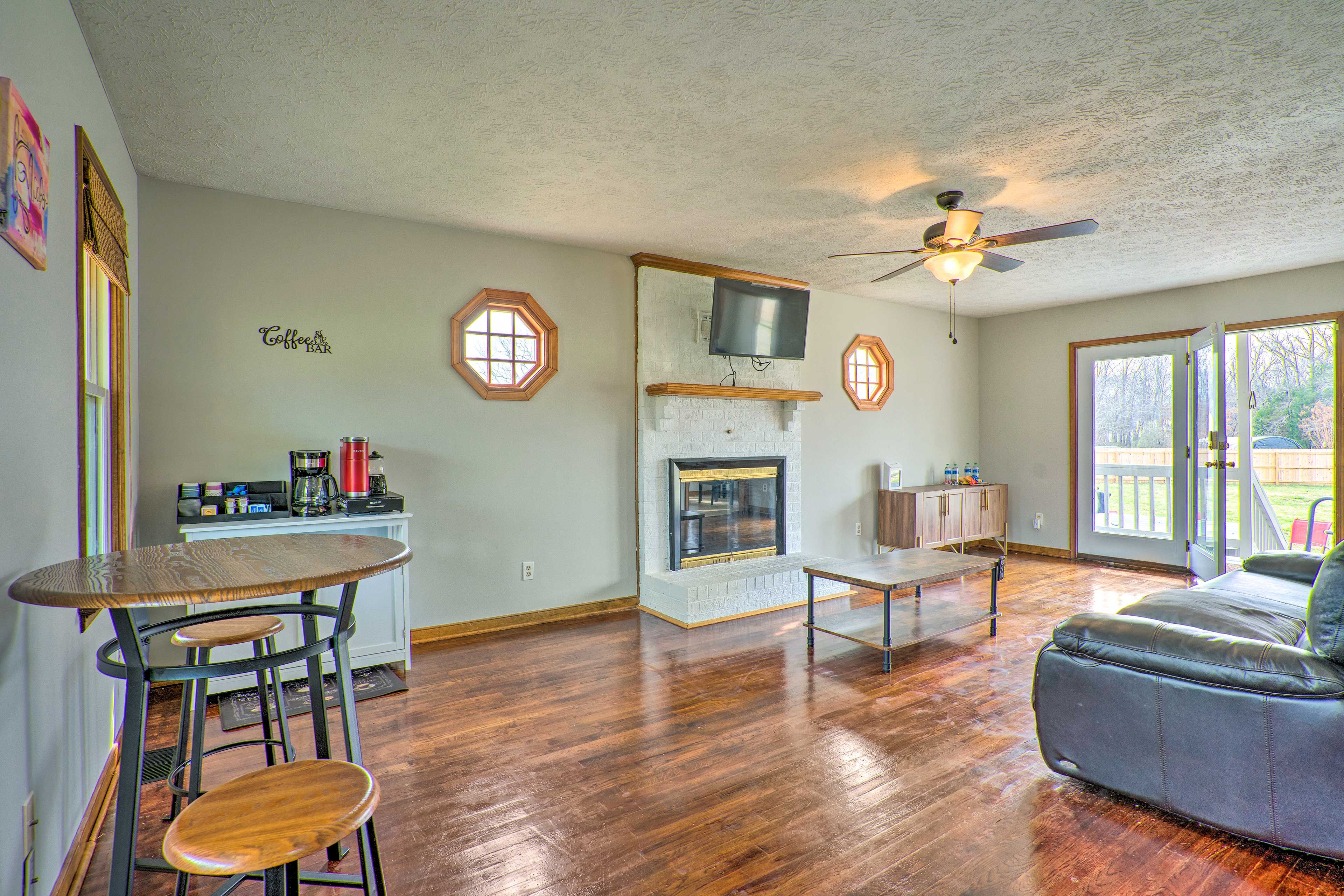 Living Room | Smart TV | Free WiFi