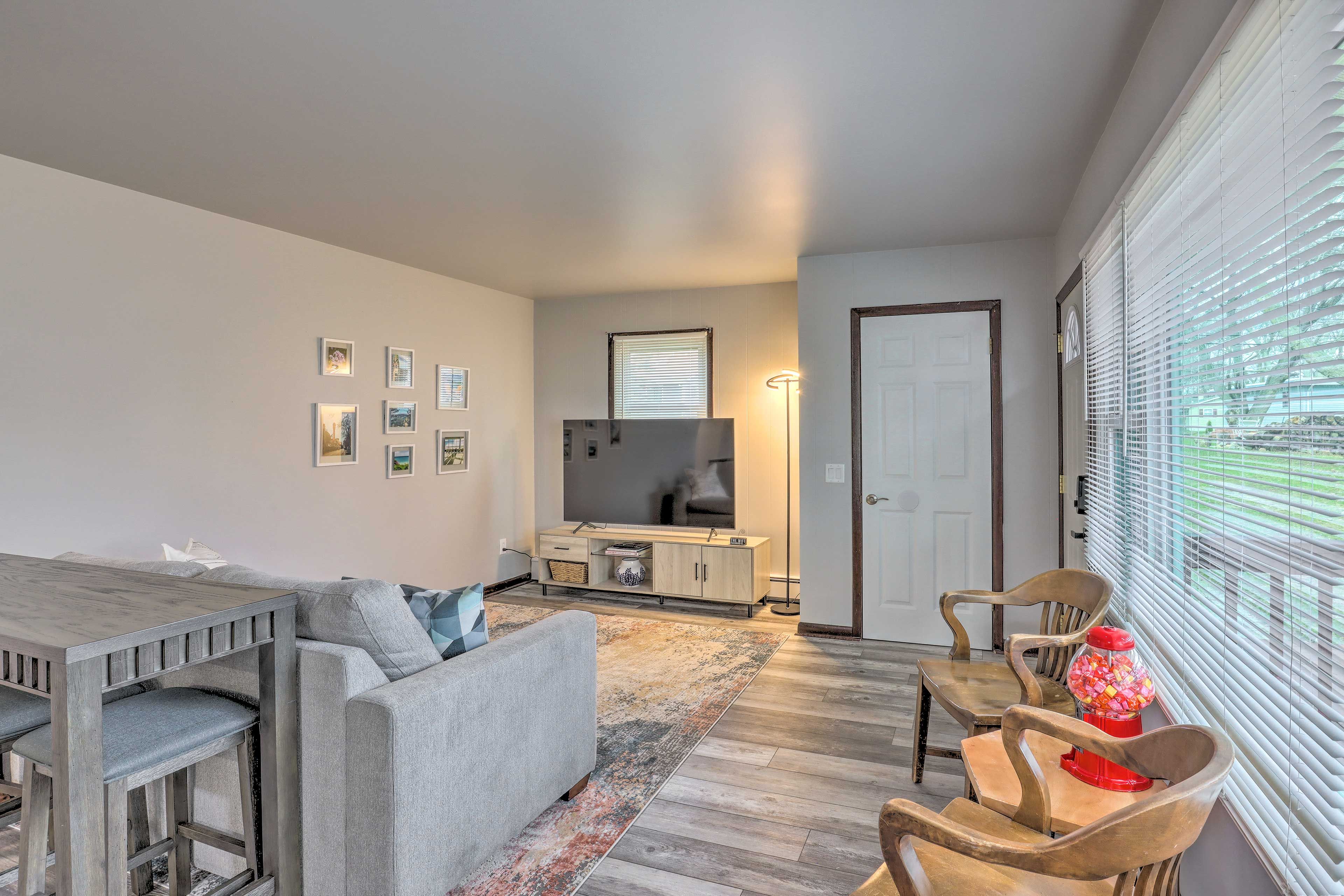 Living Room | Smart TV | Video Game Console