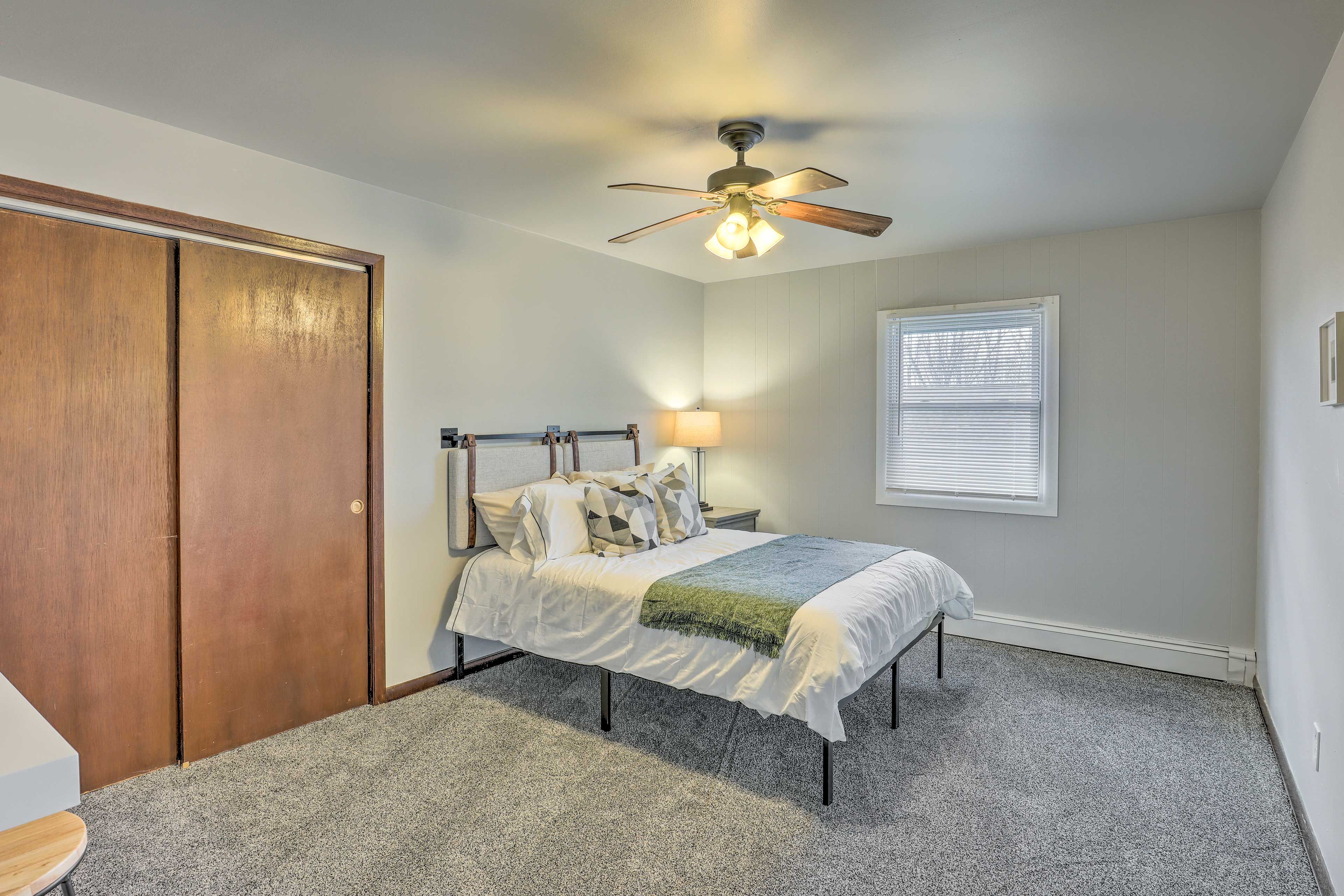Bedroom 2 | Queen Bed