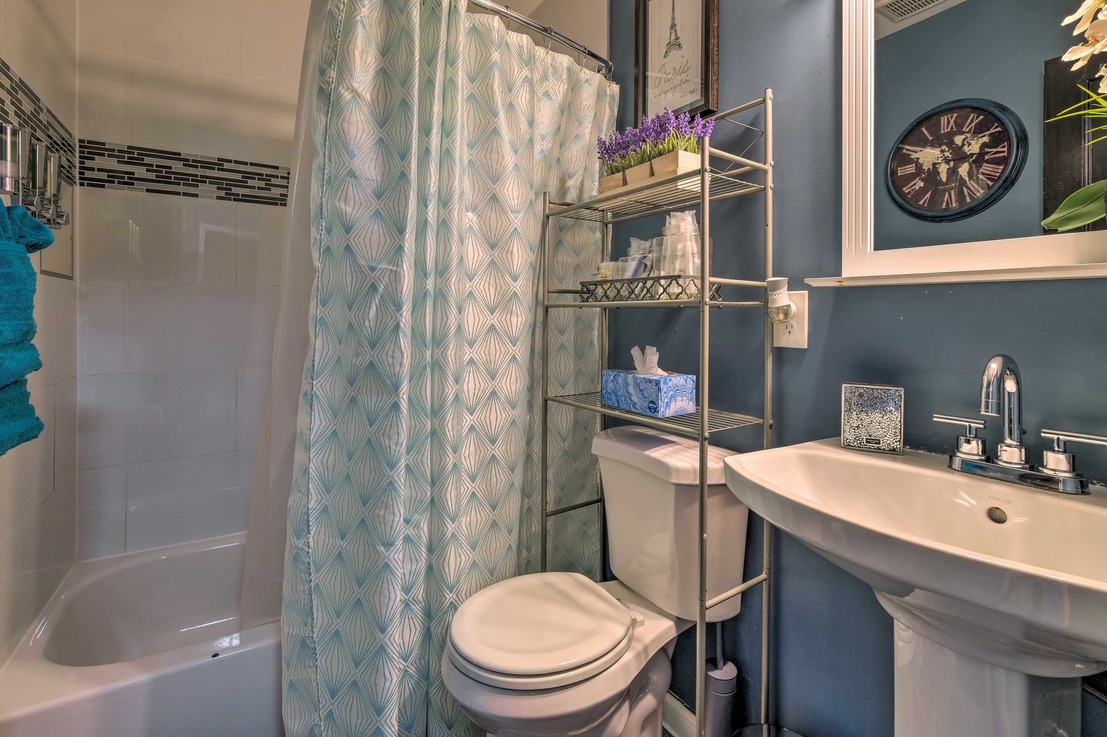 Bathroom | 1st Floor | Towels Provided