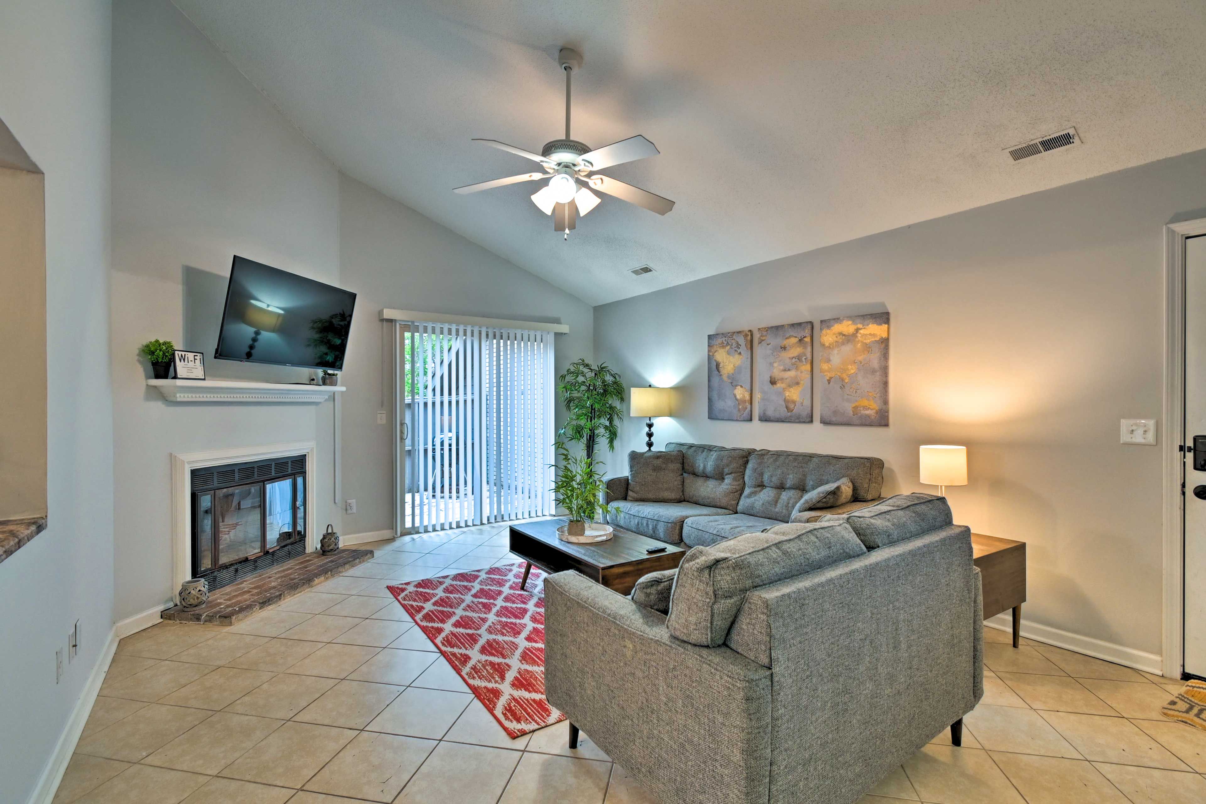 Fayetteville Vacation Rental | 2BR | 2BA | 4 Entry Steps | 1,000 Sq Ft