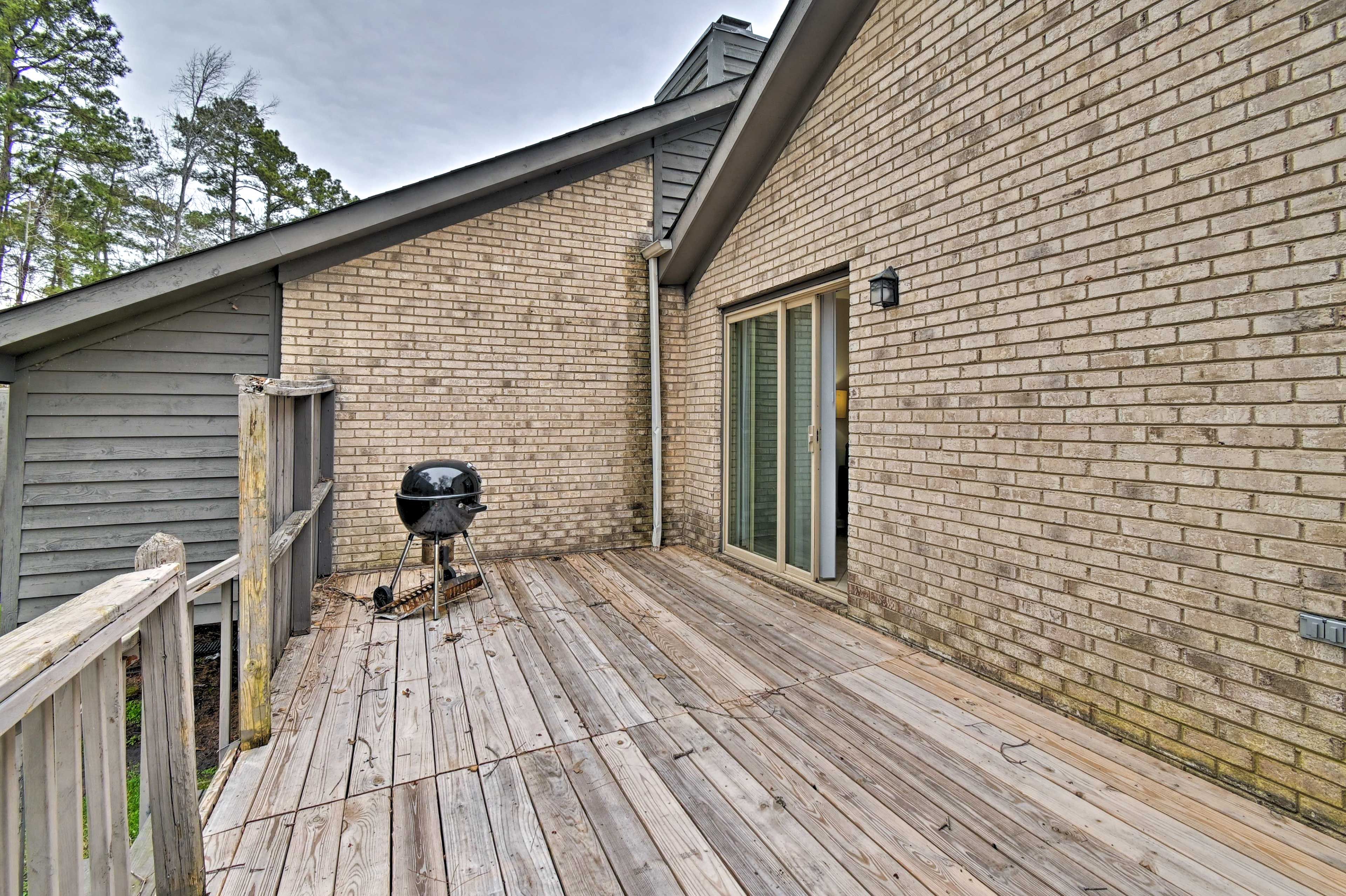 House Exterior | Deck | Charcoal Grill