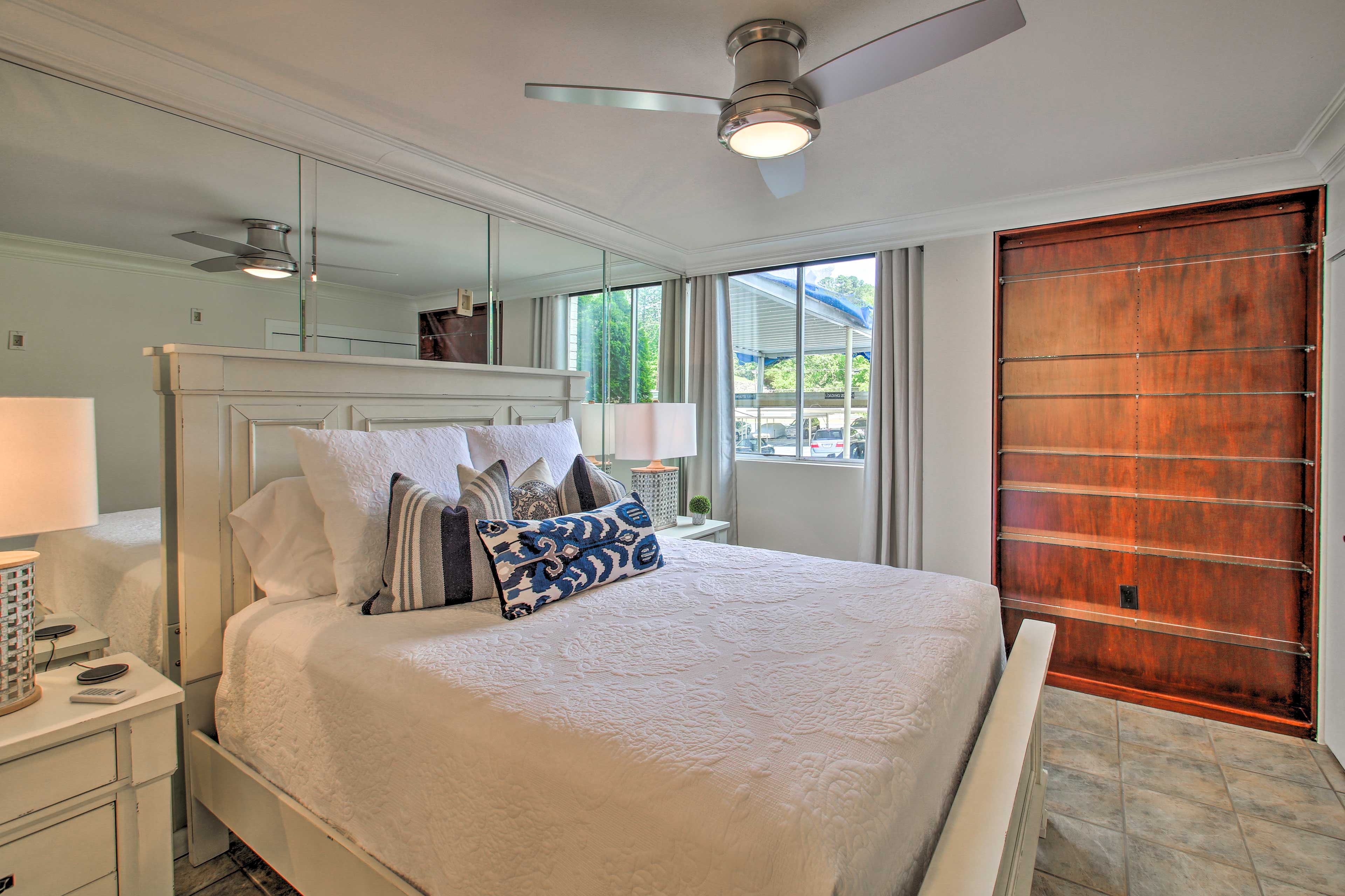 Bedroom 2 | Queen Bed