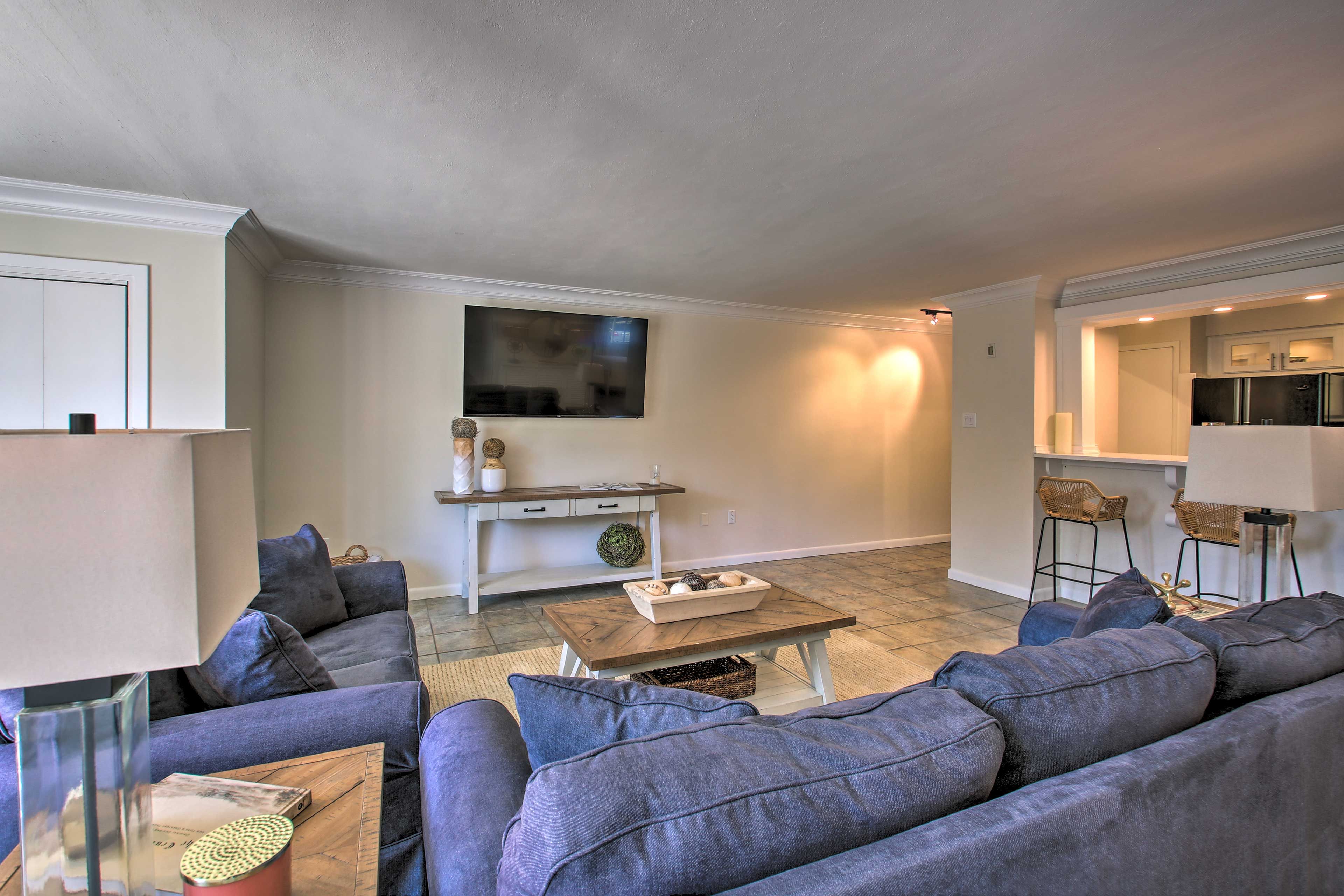 Living Area | Smart TV