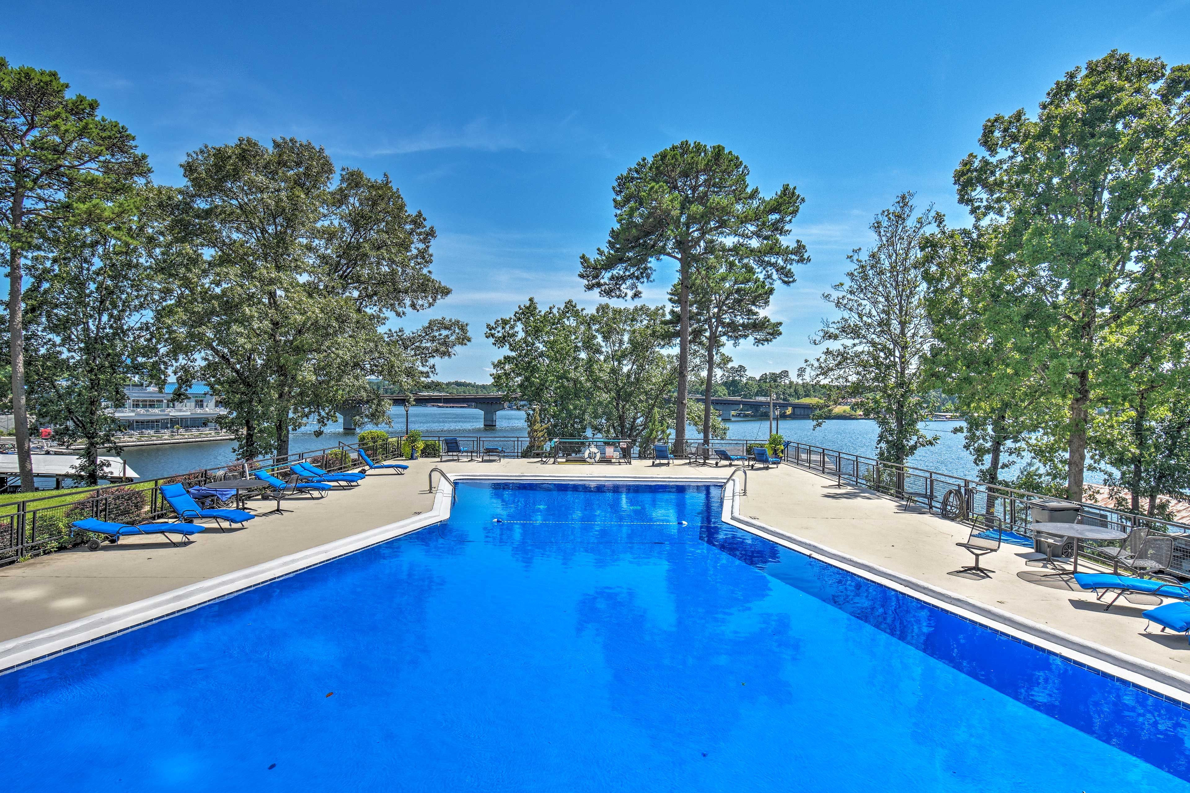 Hot Springs Vacation Rental | 2BR | 2BA | 5 Steps to Enter Building