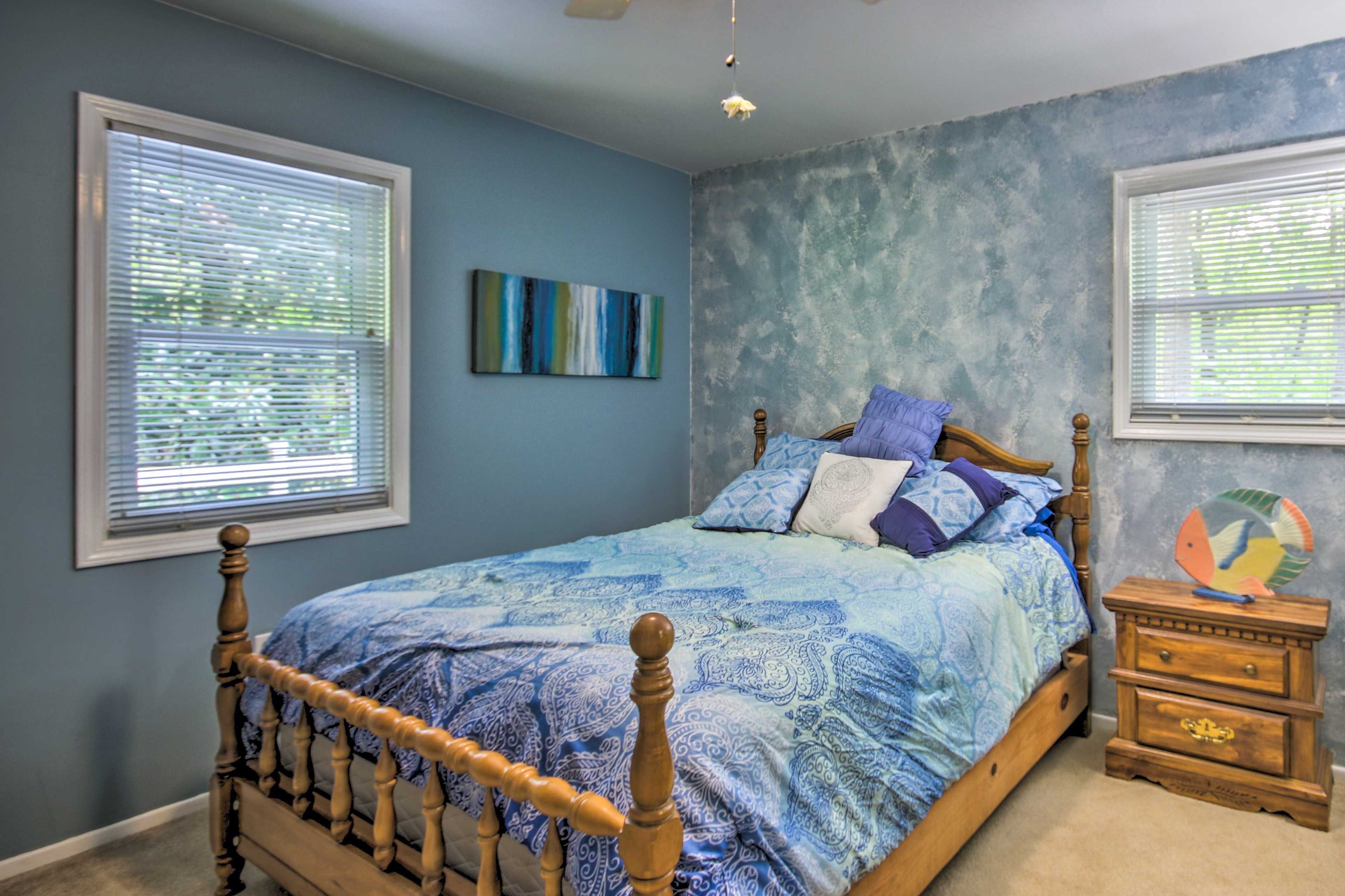 Bedroom 2 | Queen Bed