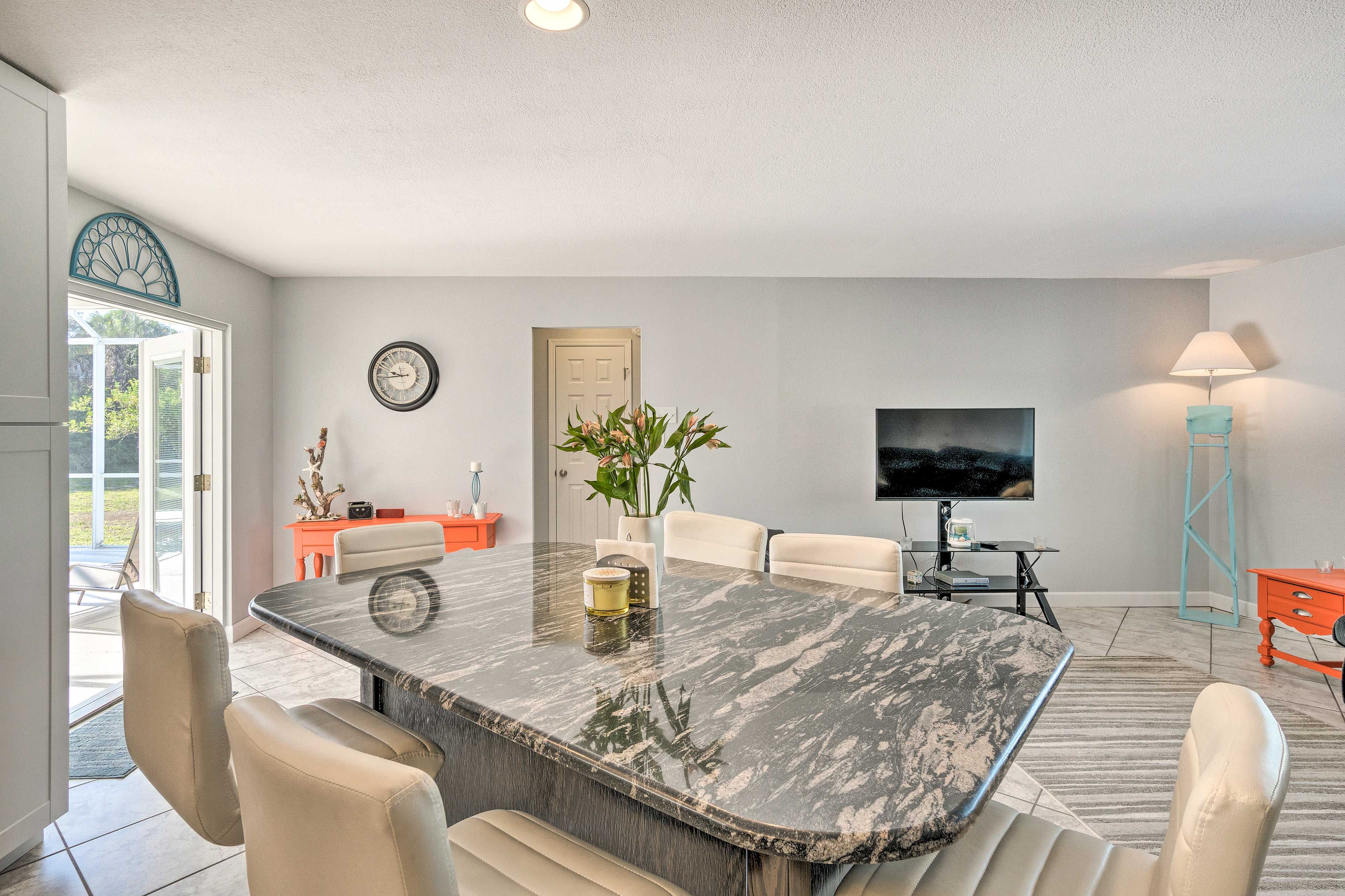 Dining Area | Access to Lanai