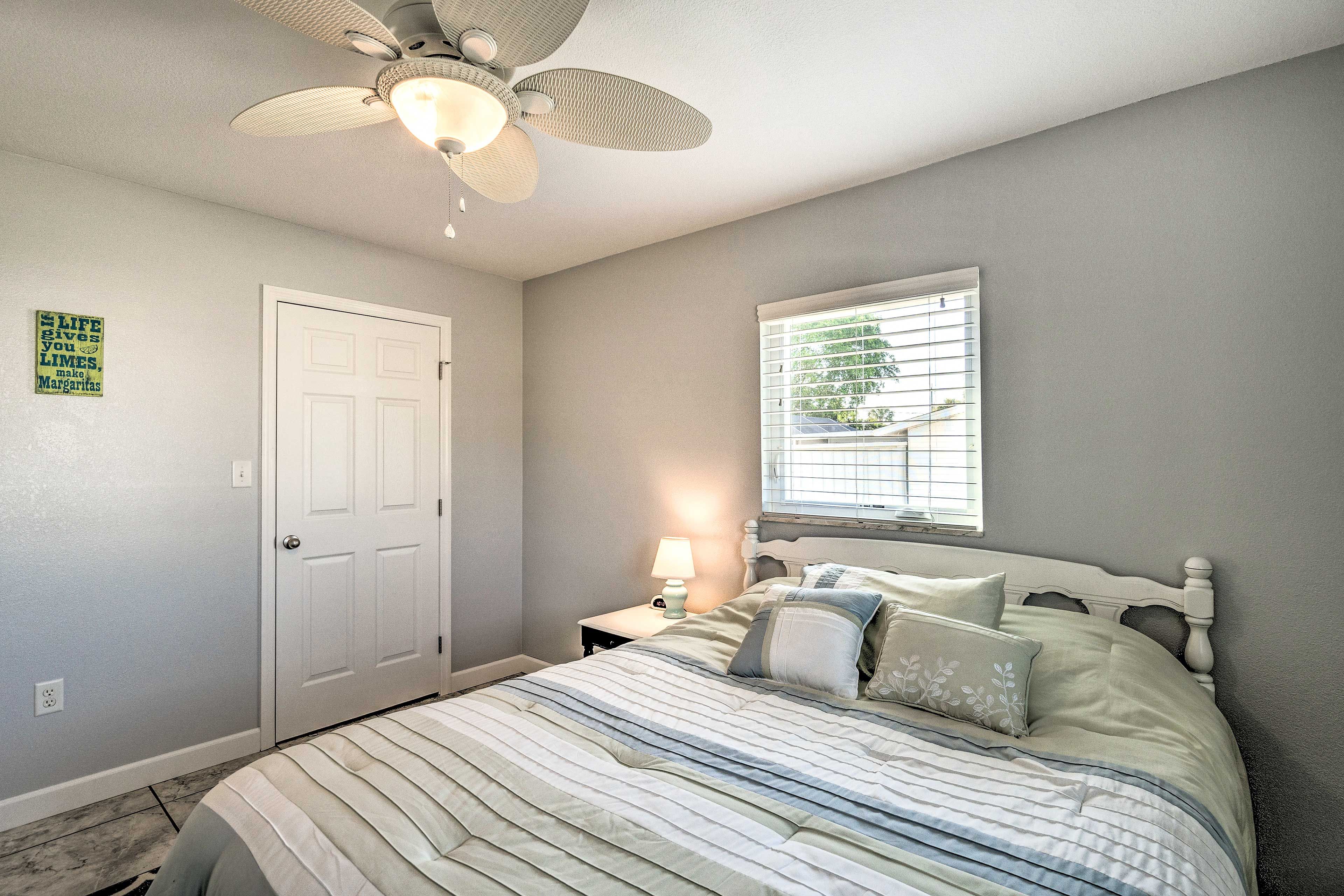 Bedroom 2 | Queen Bed