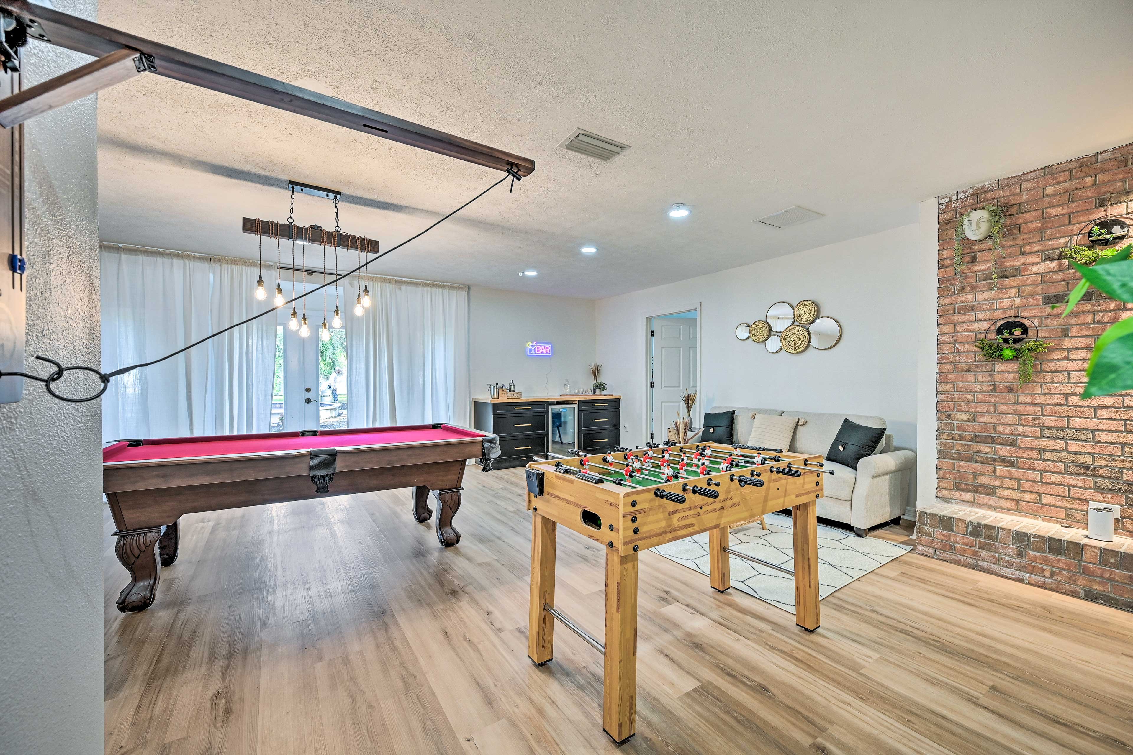 Game Room | Pool Table | Dartboard | Queen Sleeper Sofa