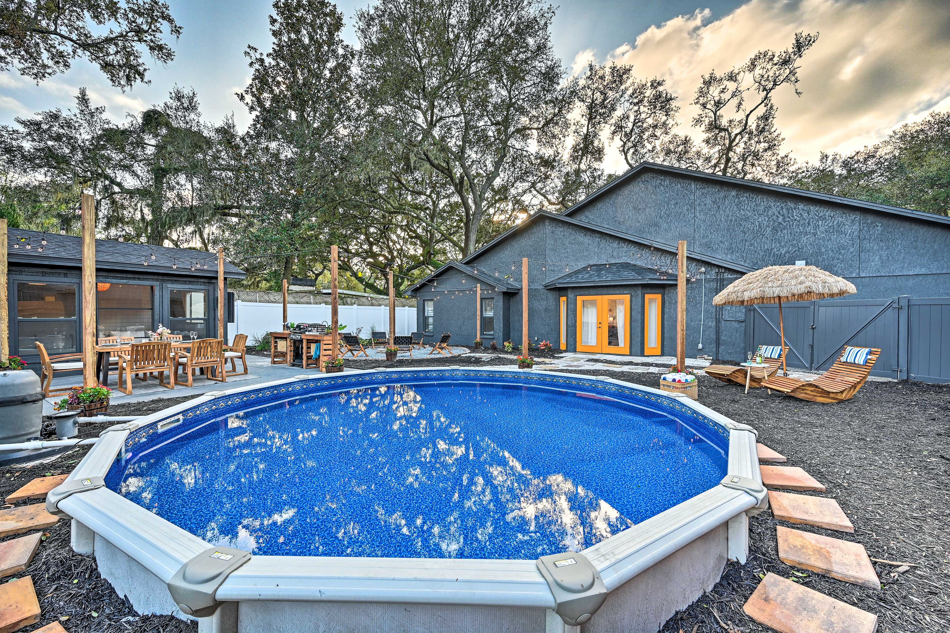 Brandon Vacation Rental | 6BR | 4BA | 3,903 Sq Ft | 1 Step Required to Access