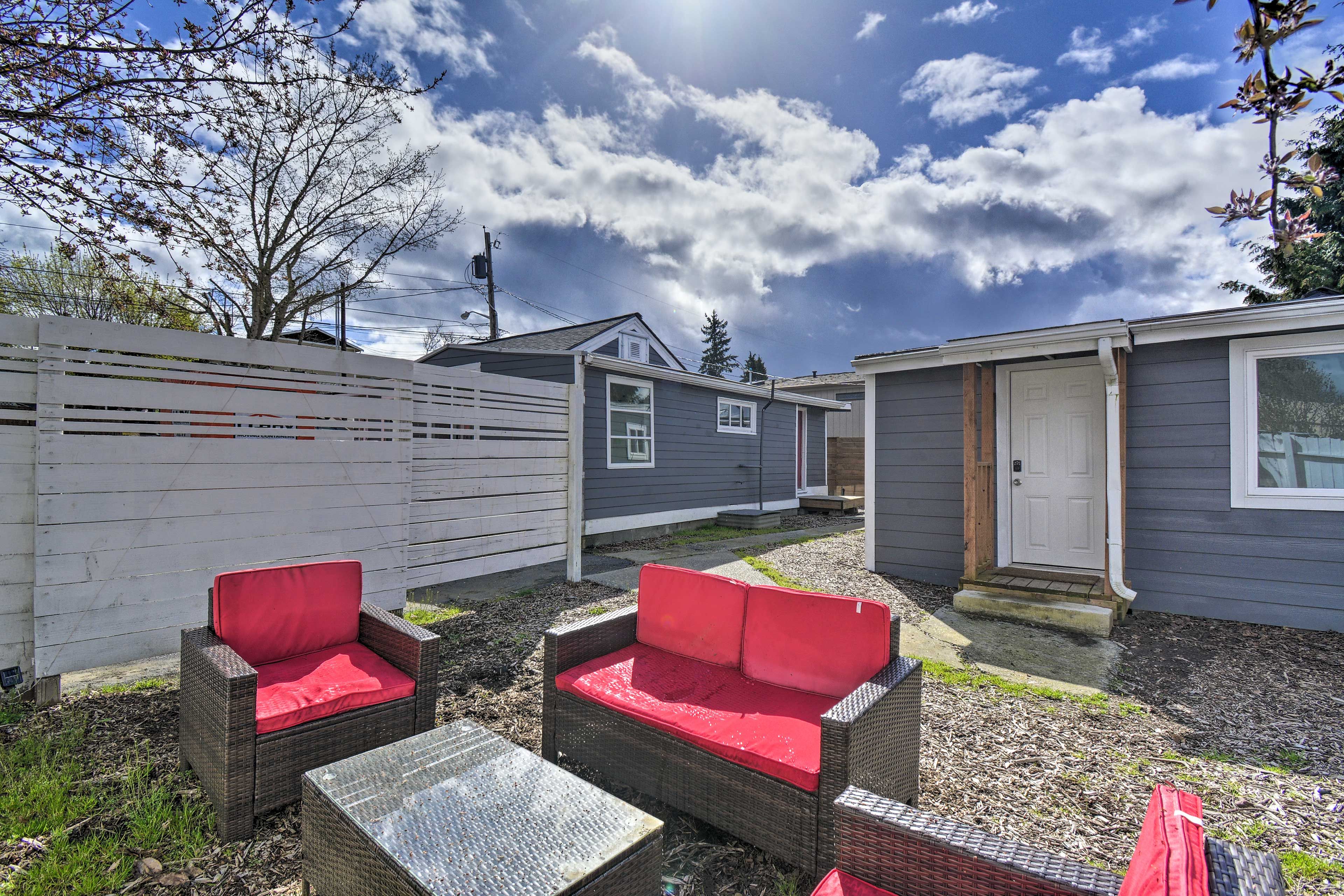 Shared Yard | Outdoor Dining Space
