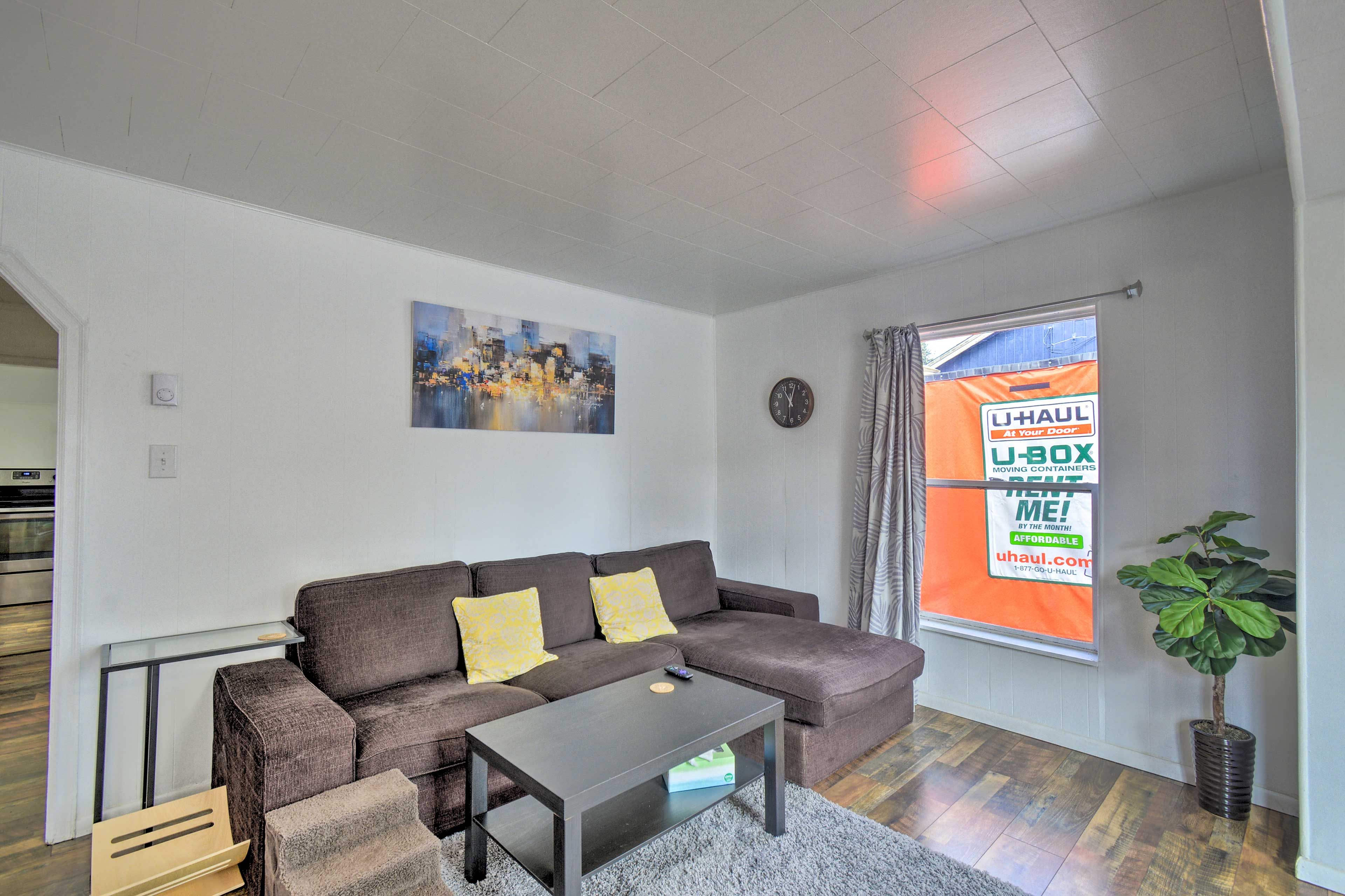 Living Room | Free WiFi
