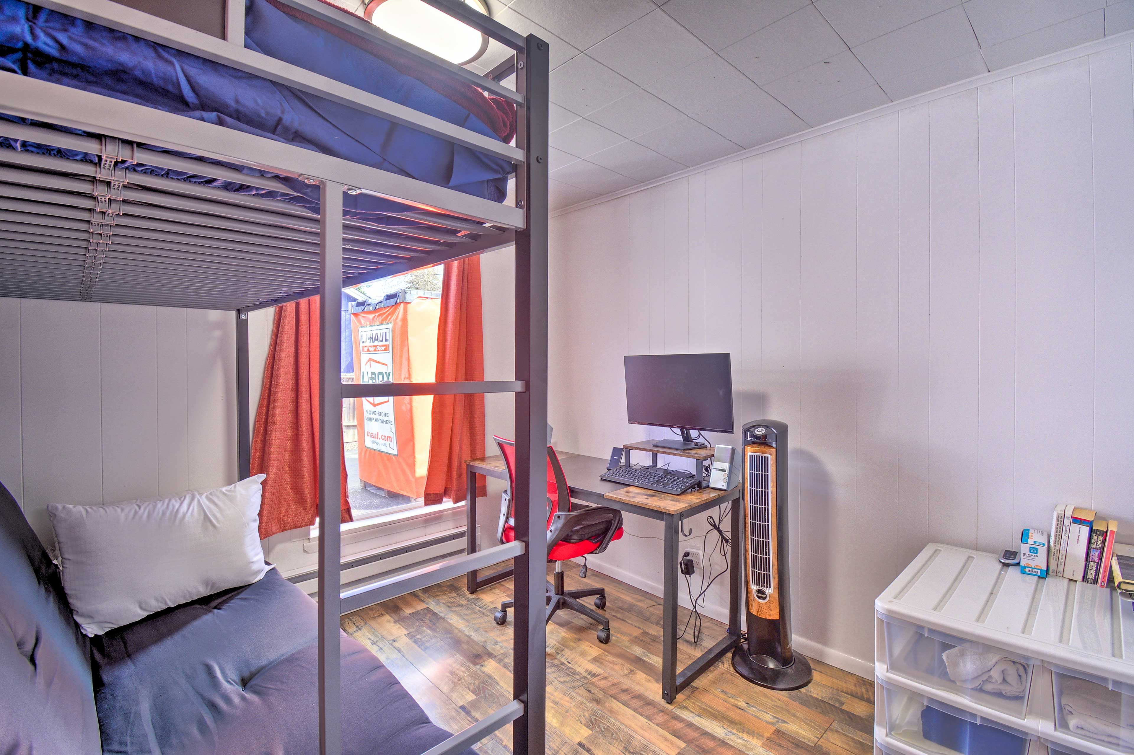Bedroom 2 | Twin/Full Bunk Bed