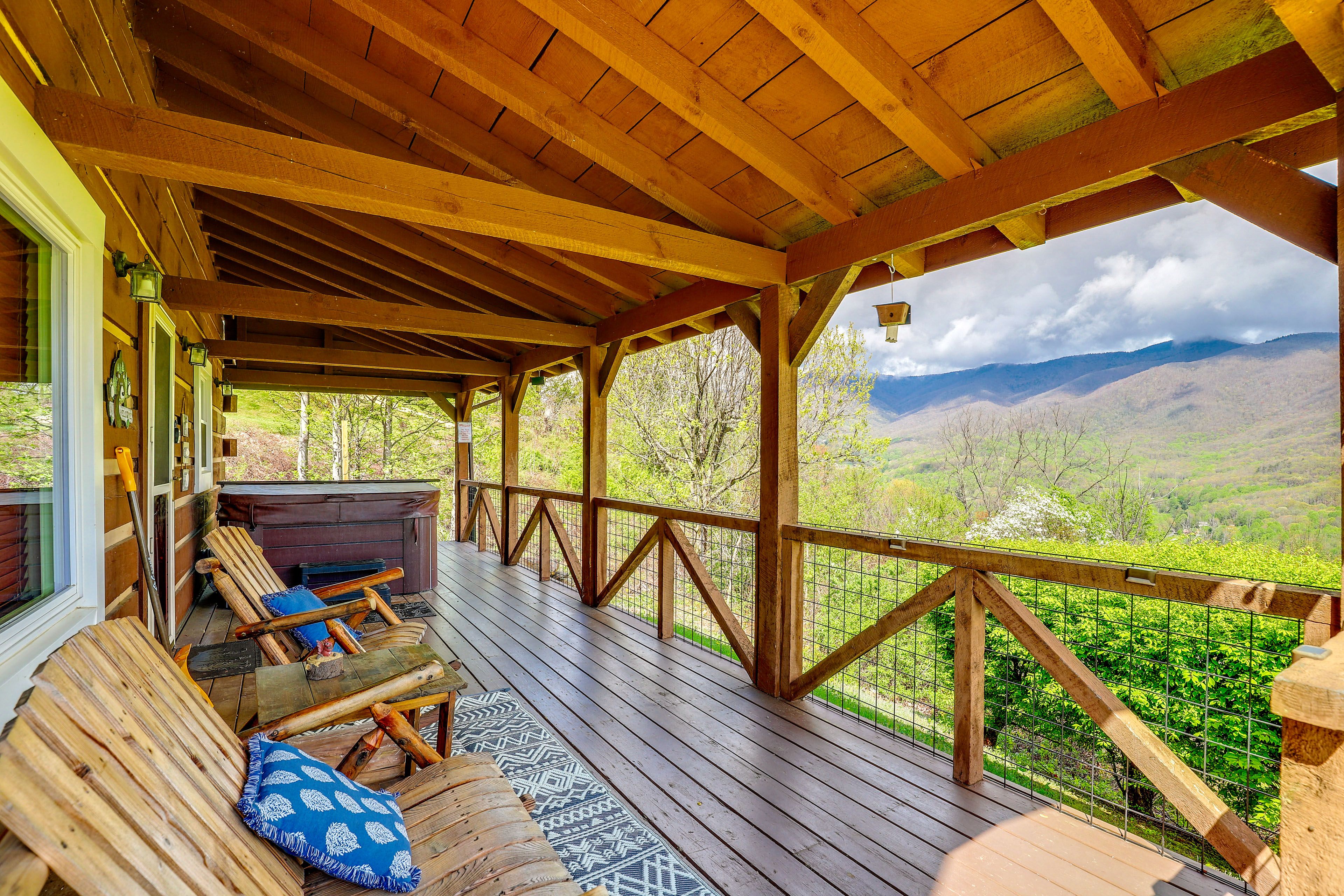 Waynesville Vacation Rental | 1BR + Loft | 2BA | 2 Stairs Required | 1,500 Sq Ft
