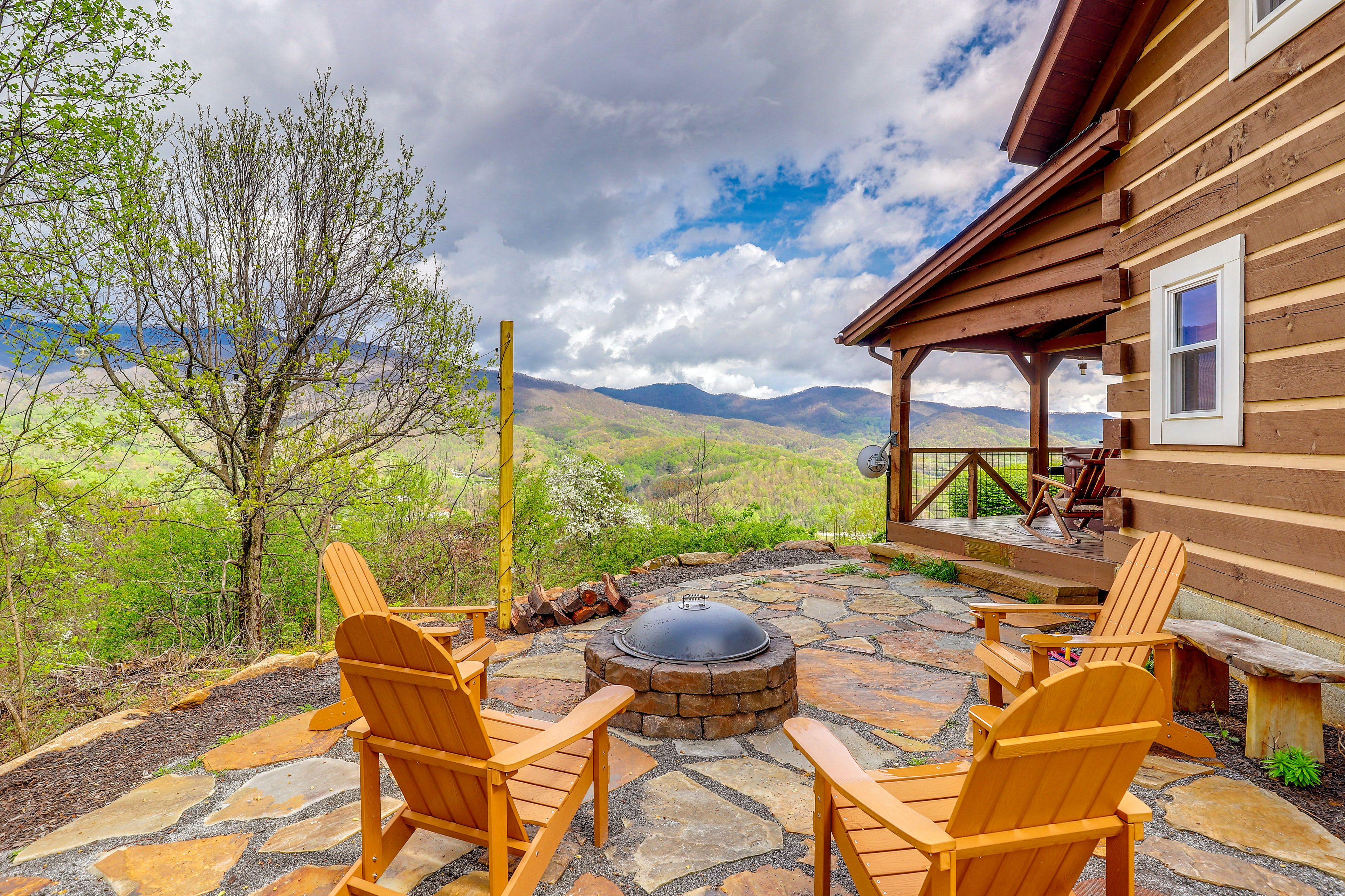 Cabin Exterior | Wood-Burning Fire Pit