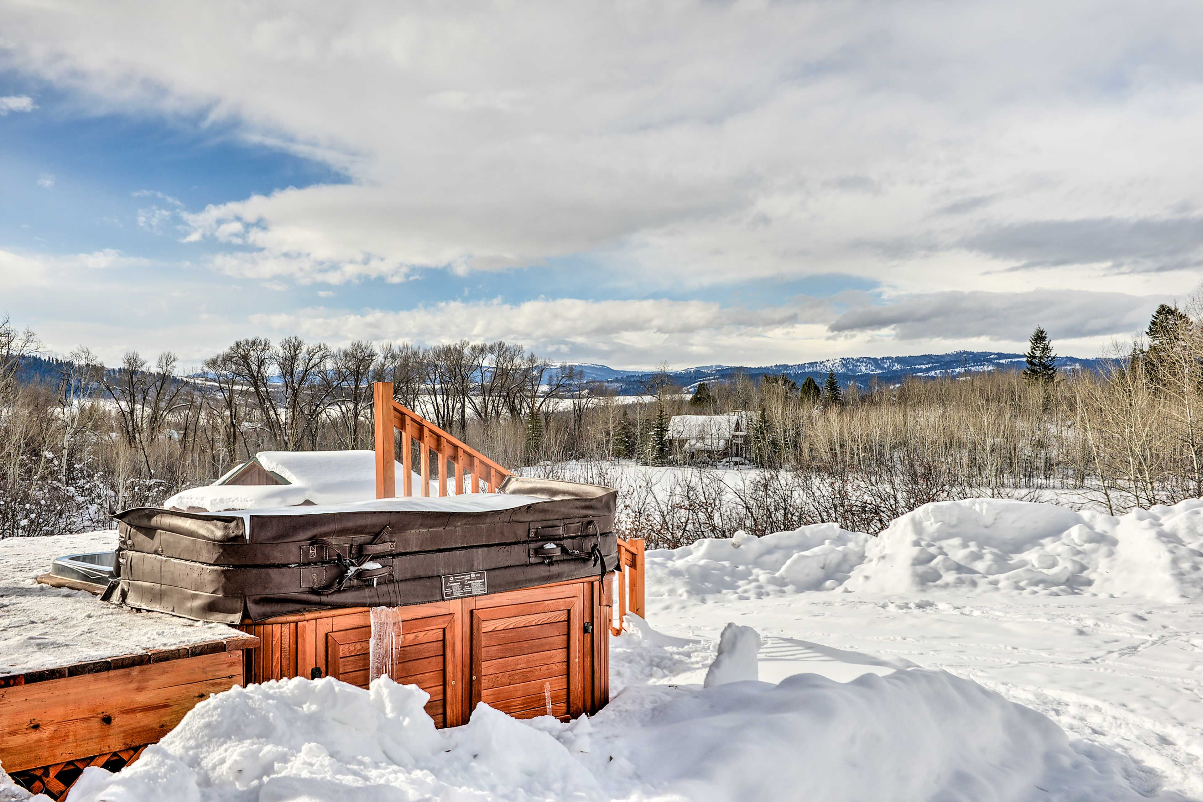 Private Hot Tub | Mountain Views