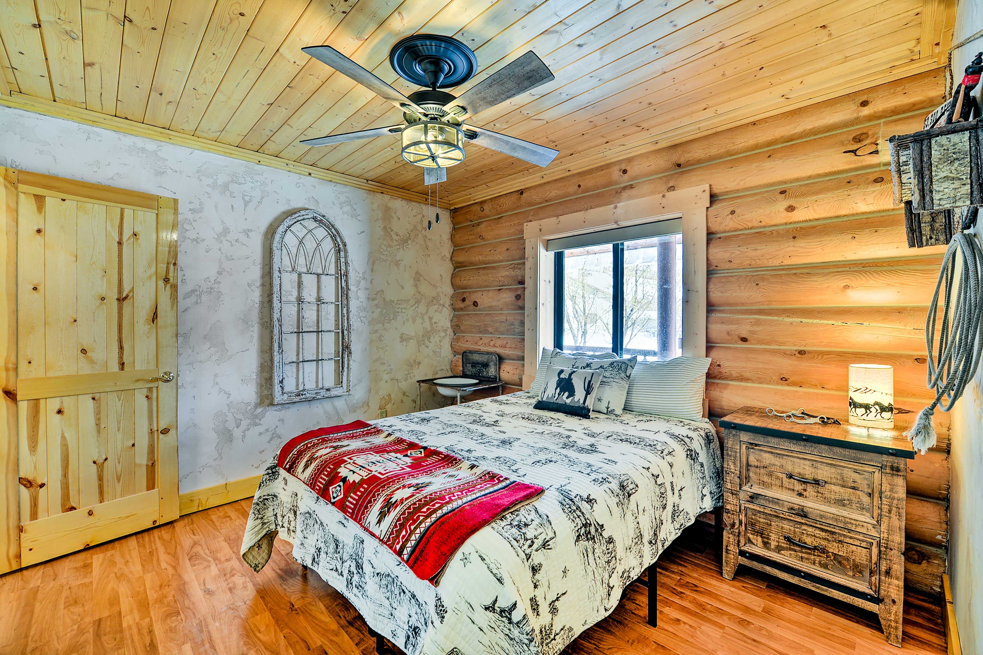 Bedroom 3 | Queen Bed | Hangers