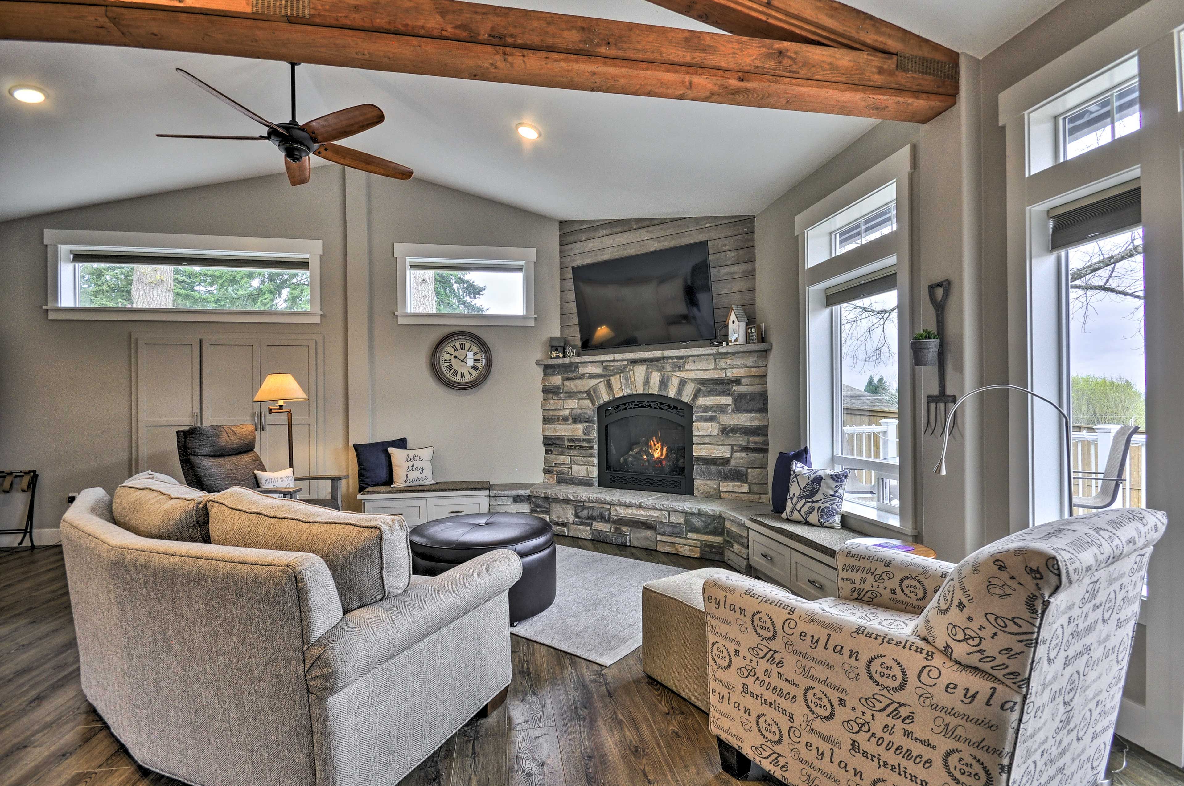 Living Room | Free WiFi | Central Heating & A/C