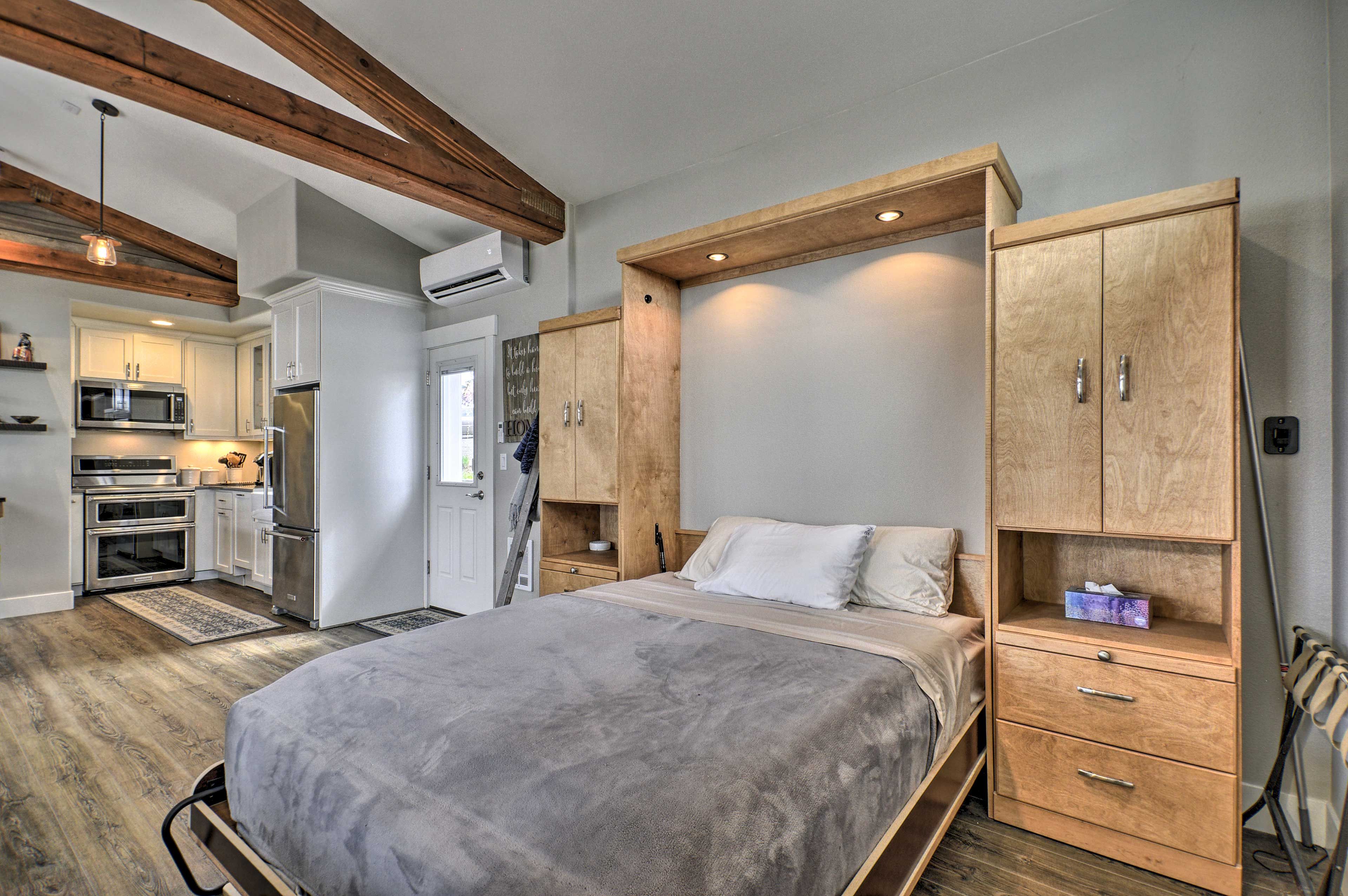 Studio | Linens Provided | Hangers
