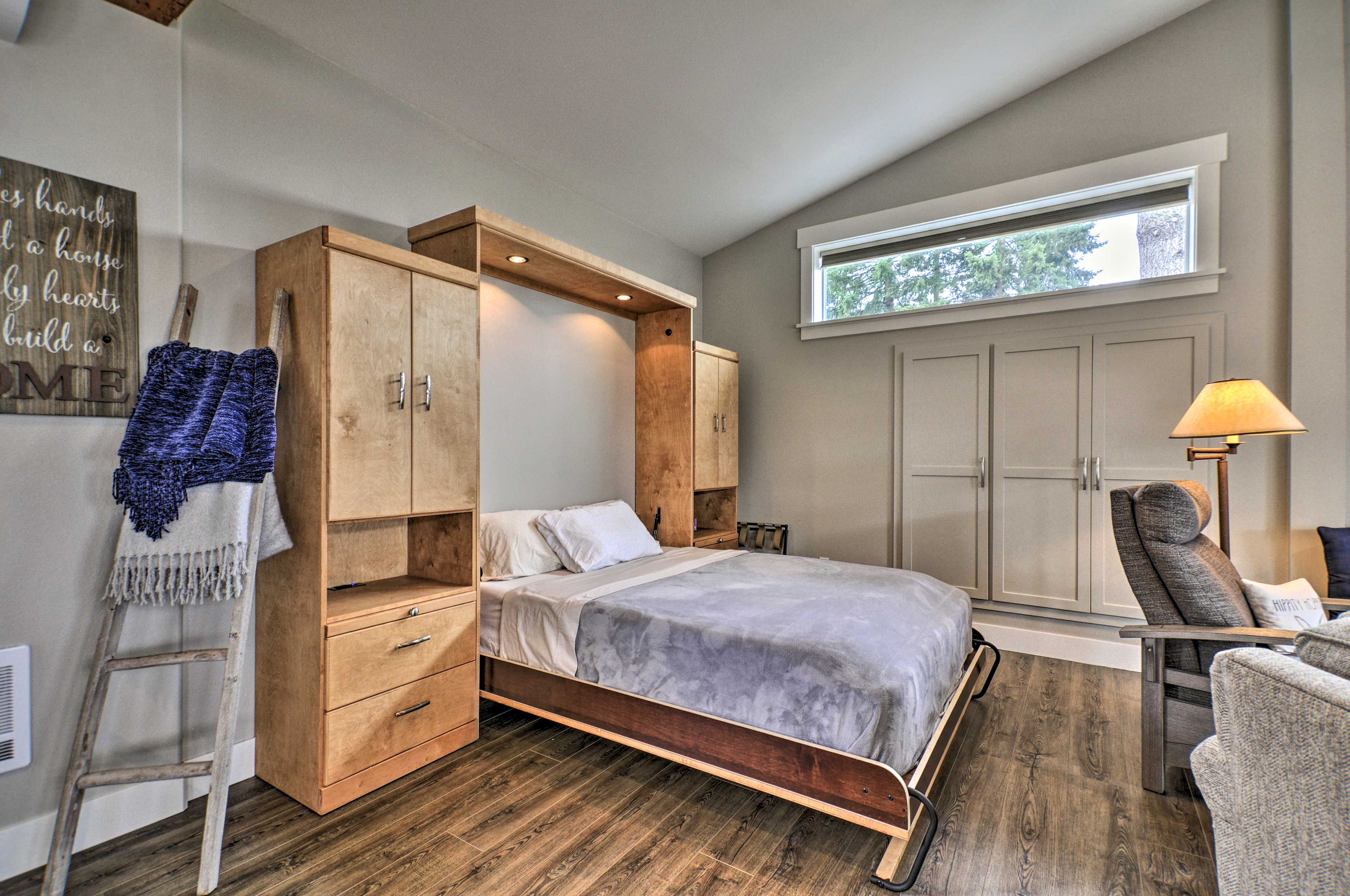 Studio | Queen Murphy Bed