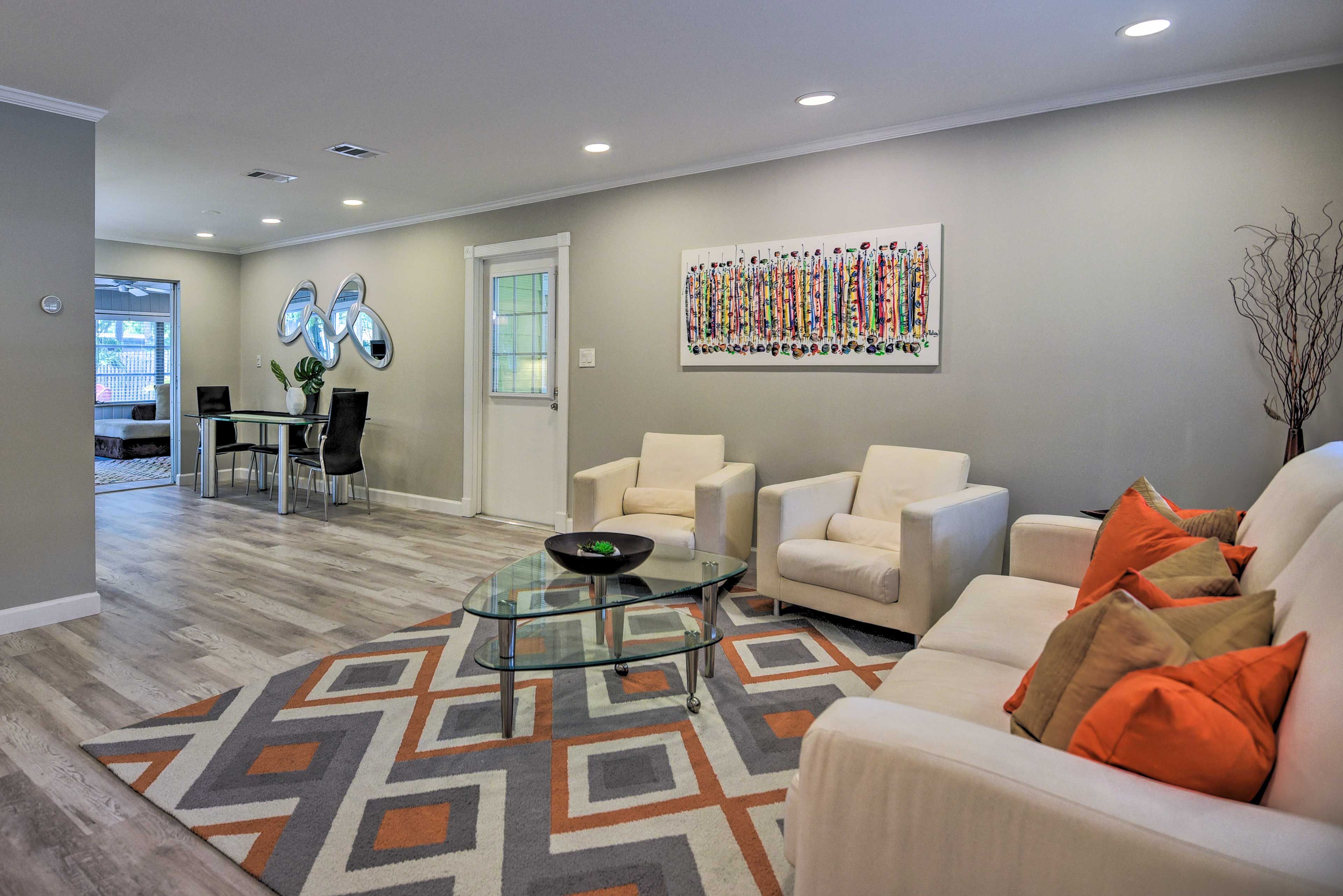 Living Room | Free WiFi | Central A/C & Heat