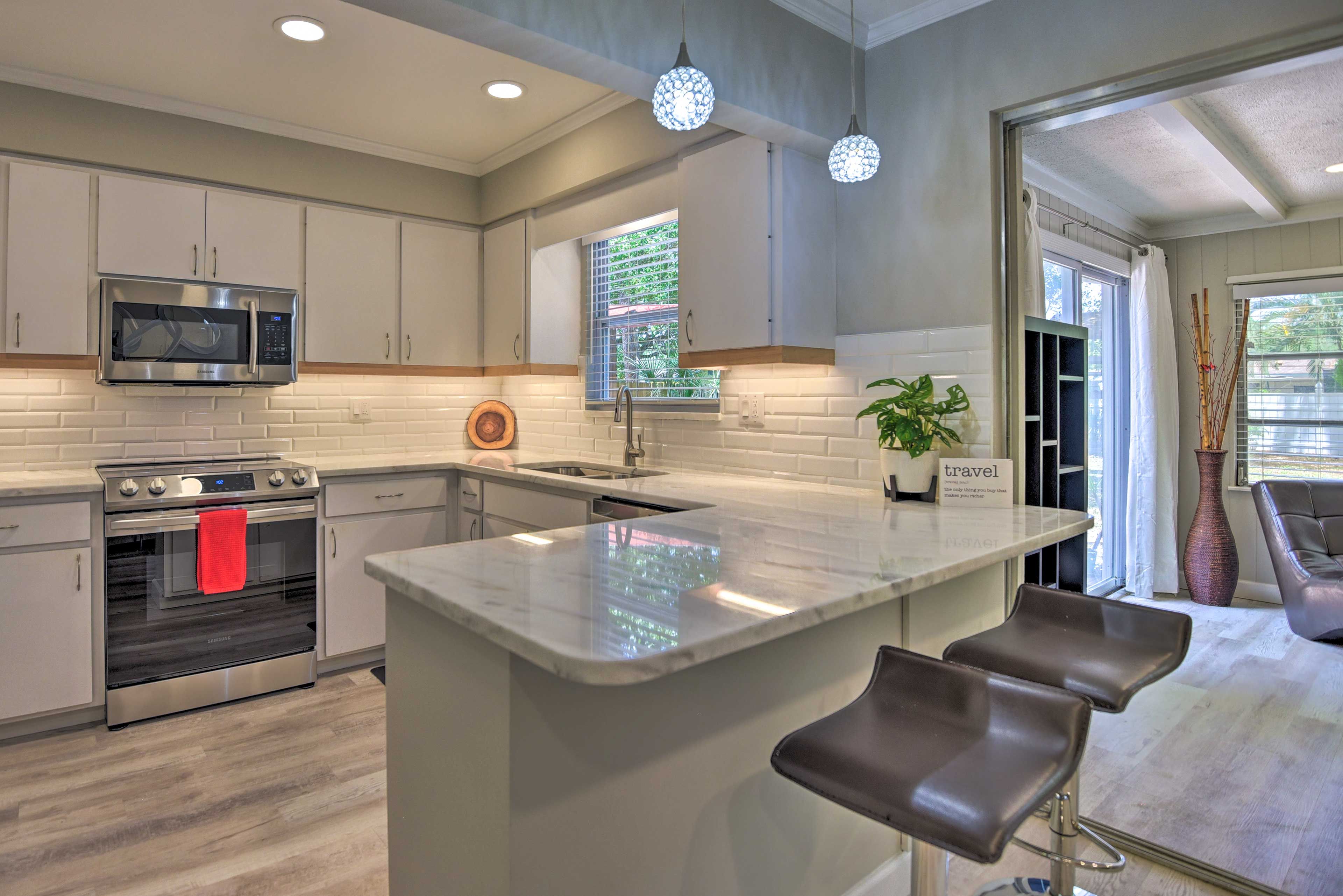 Fully Equipped Kitchen | Crockpot | Blender