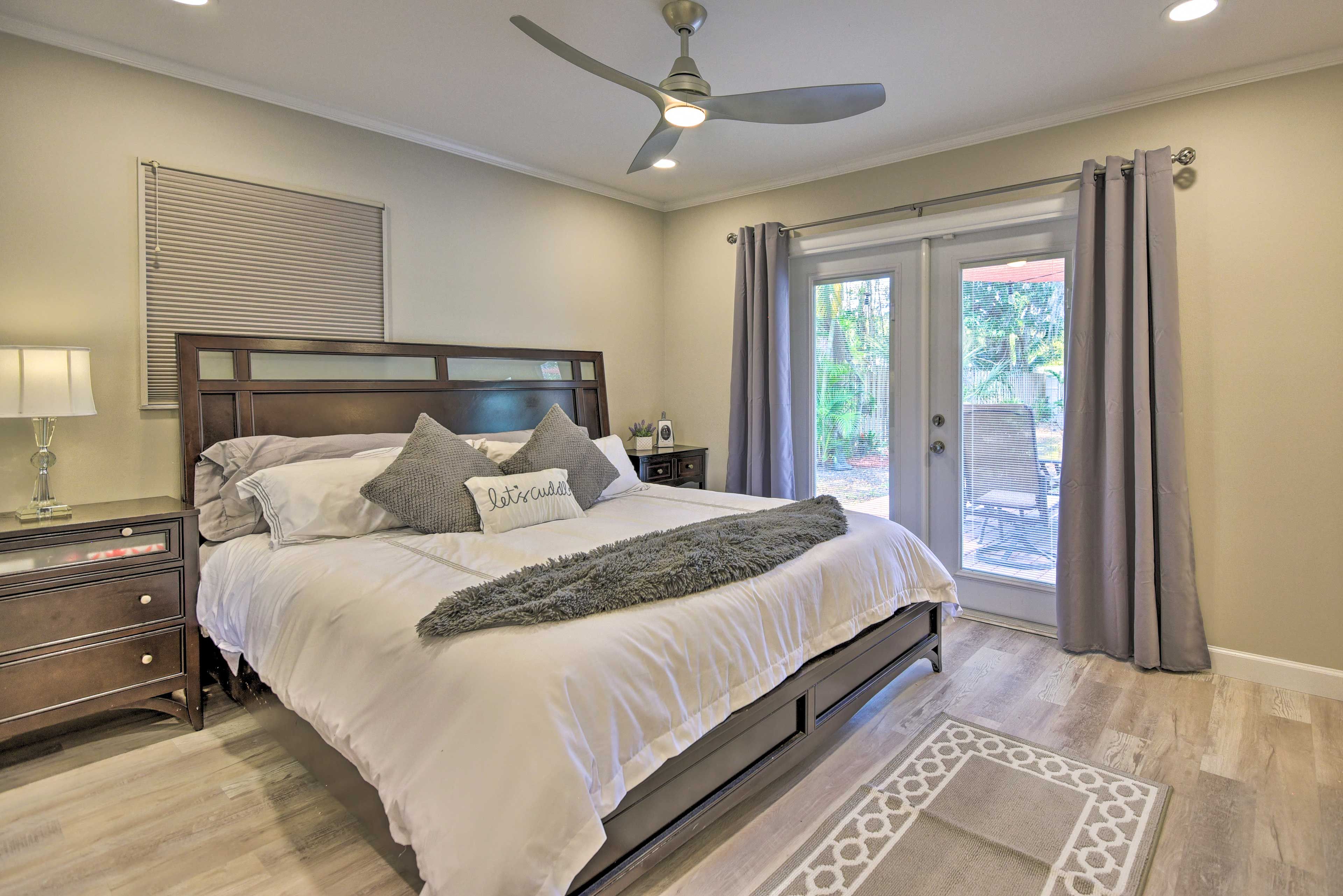 Bedroom 1 | King Bed