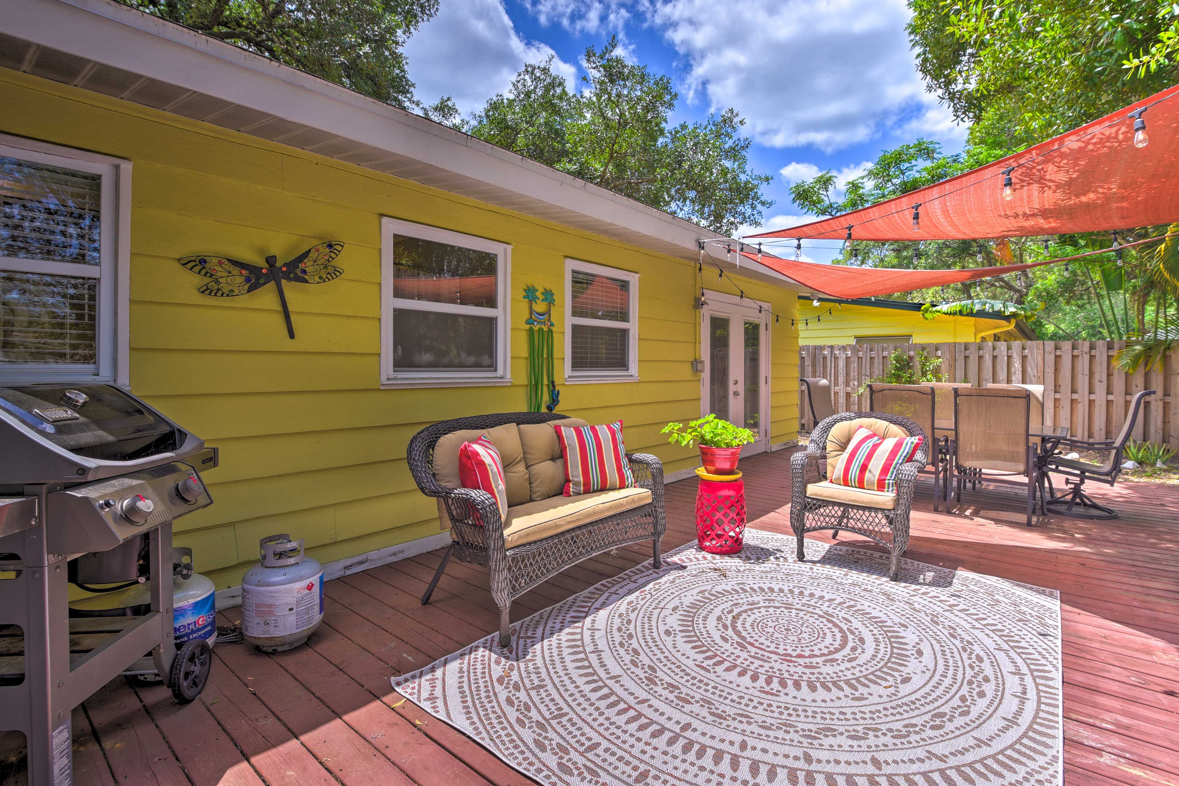 Deck | 2 External Security Devices