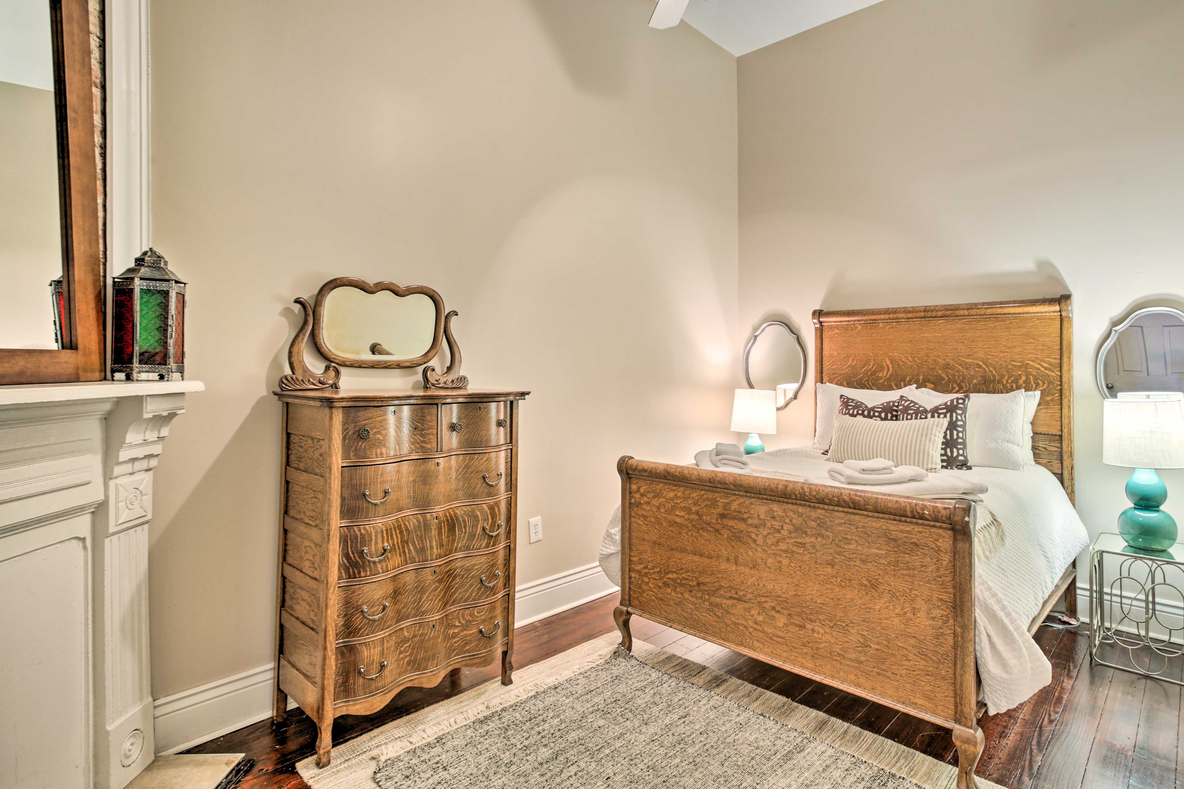 Bedroom 1 | Queen Bed | Main Level