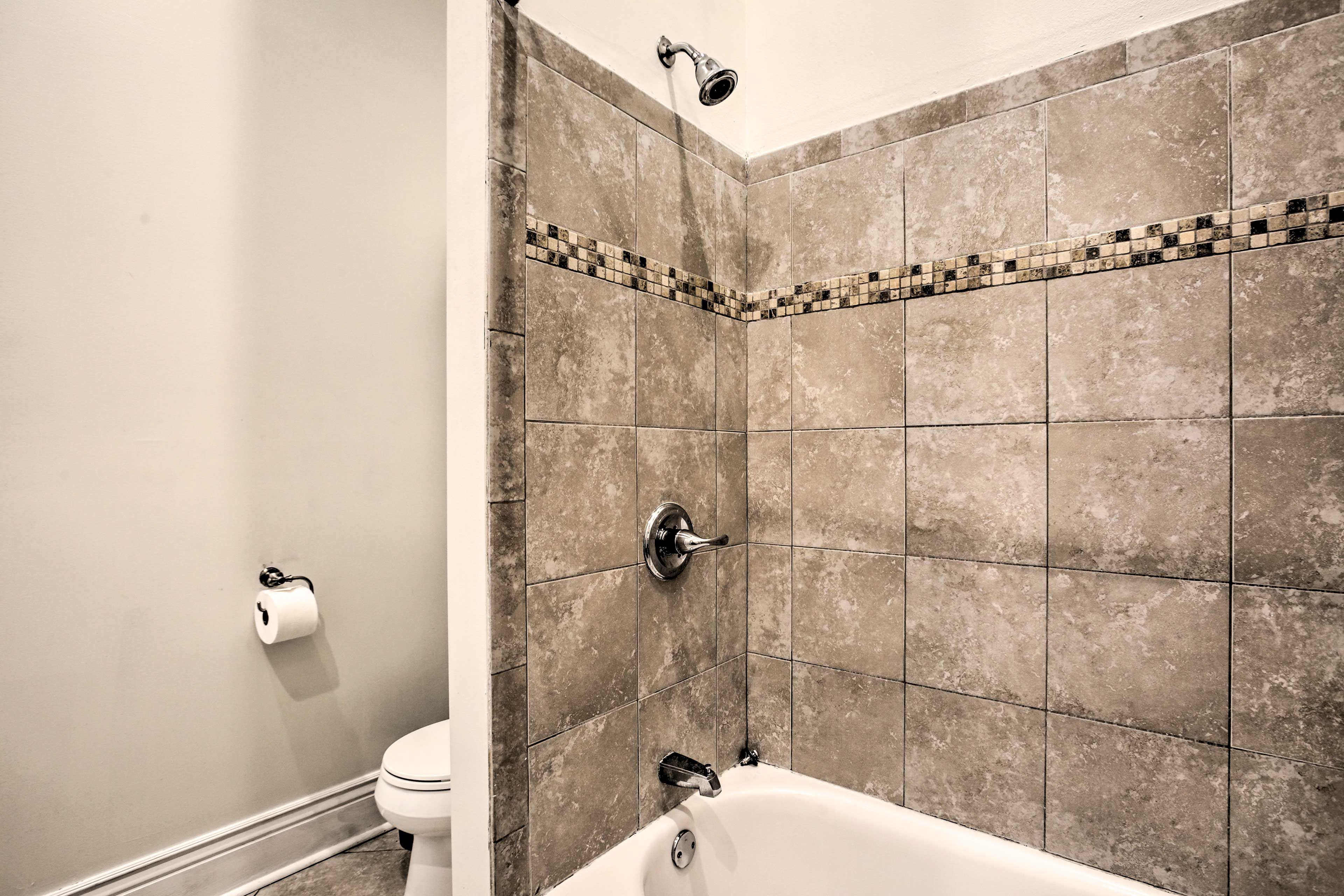 Full Bathroom | Shower/Tub Combo